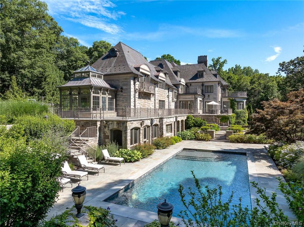 17 Cowdray Park Drive