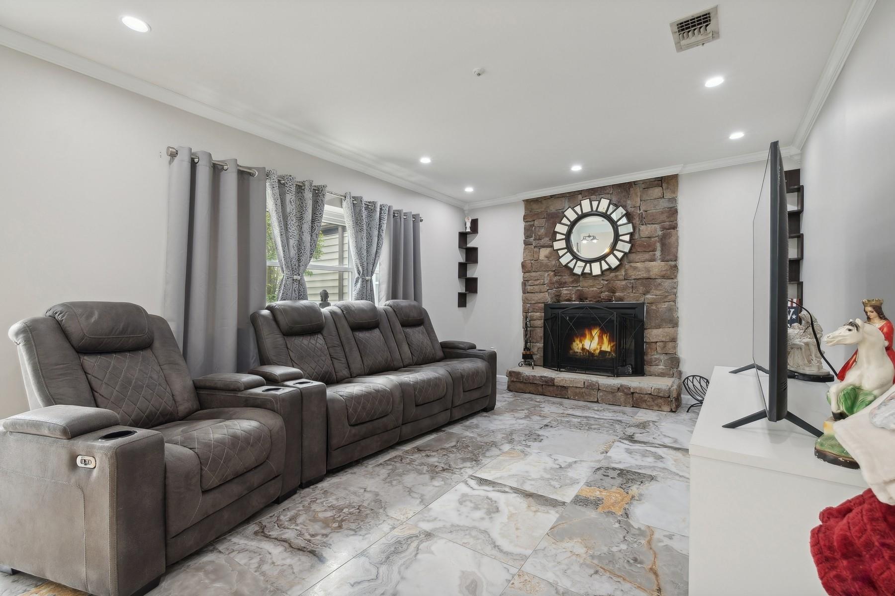 605 Lake Court