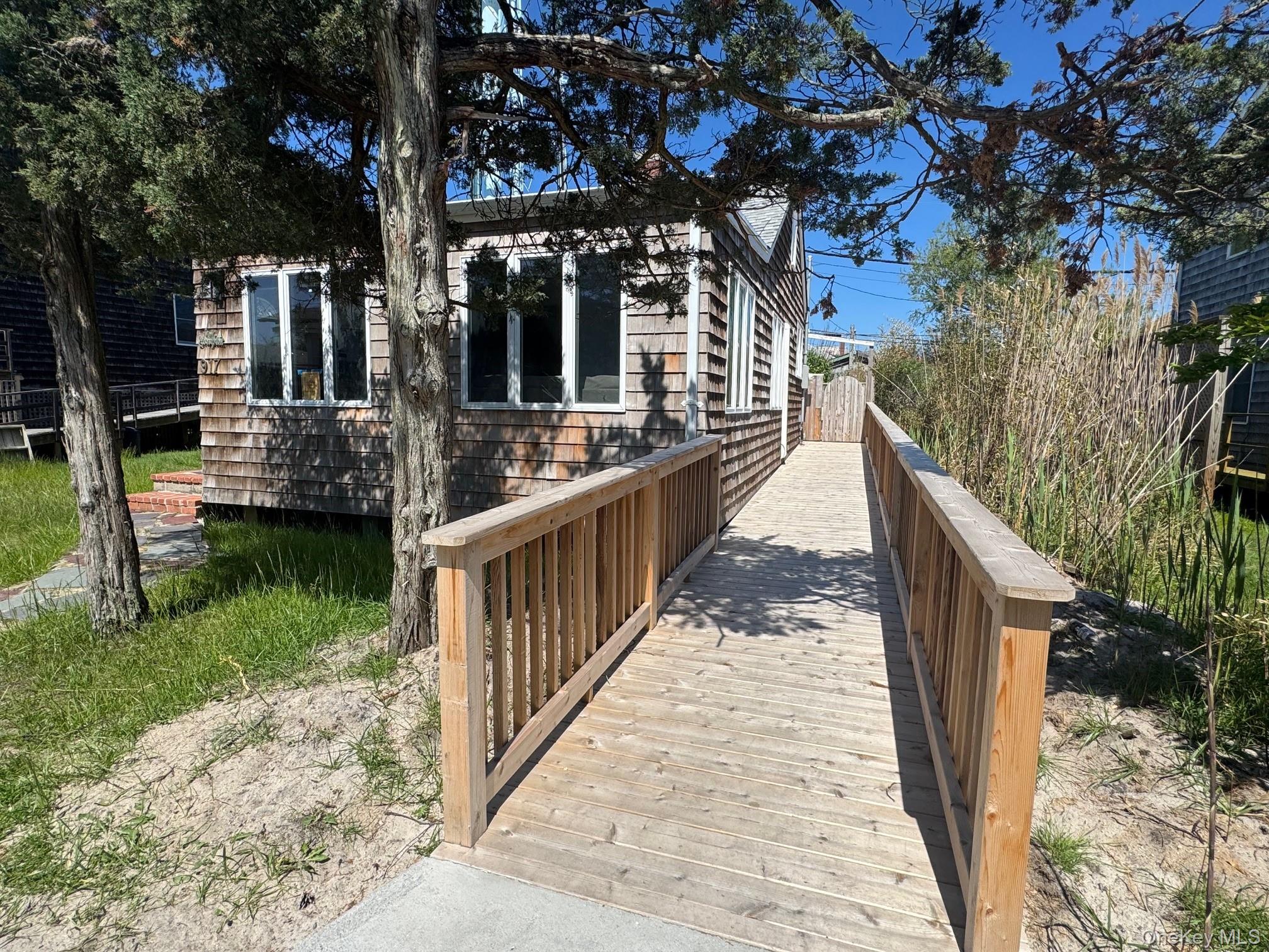 917 Evergreen Walk