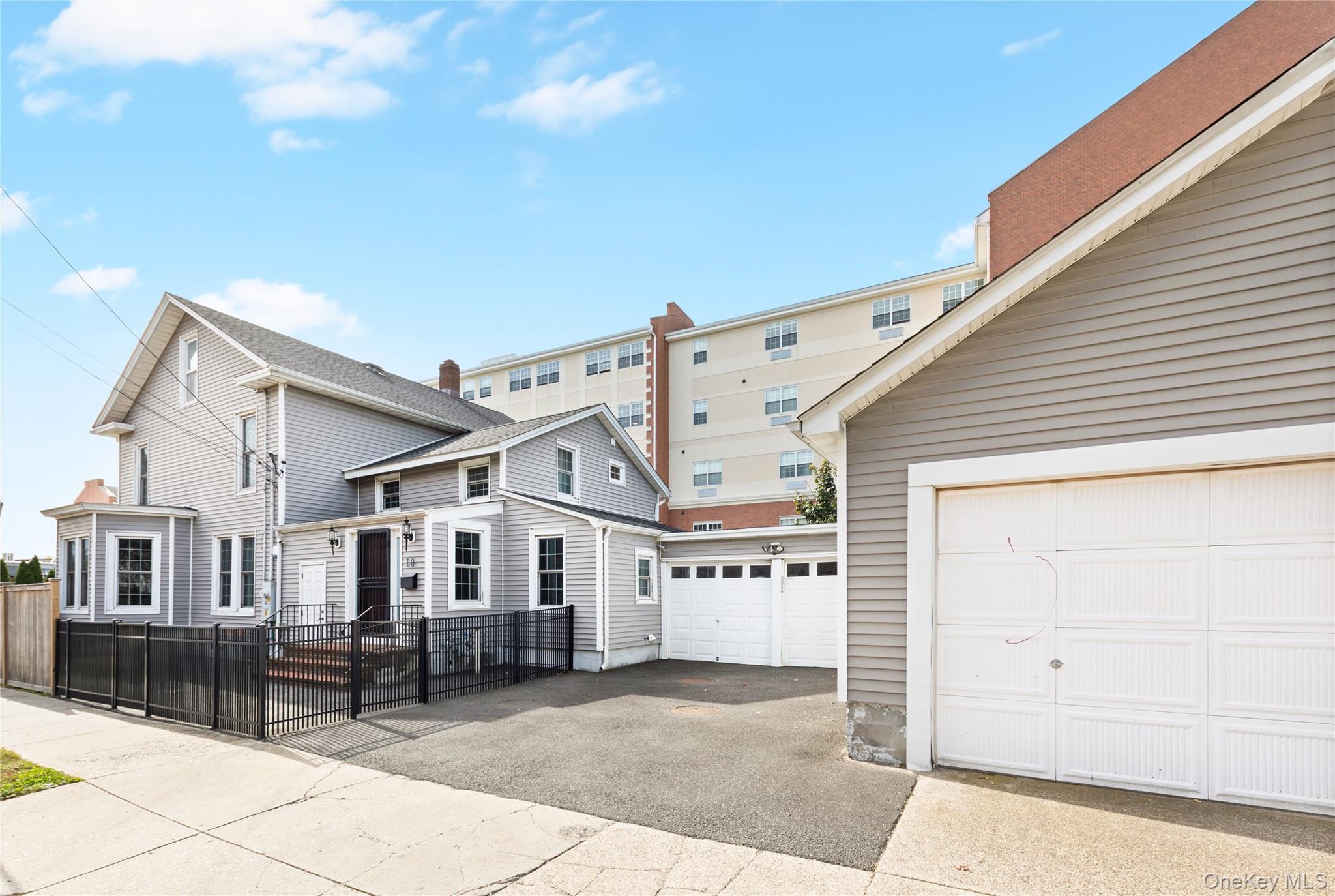 10 Maple Avenue