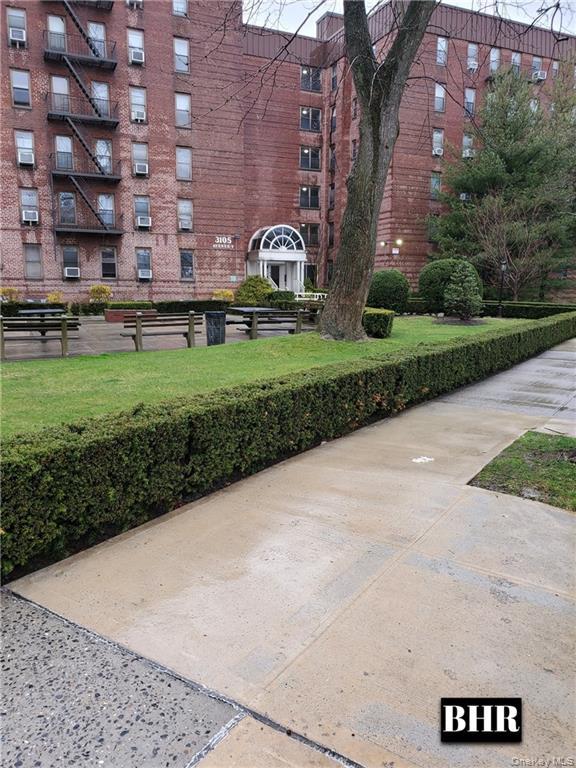 3105 Avenue V