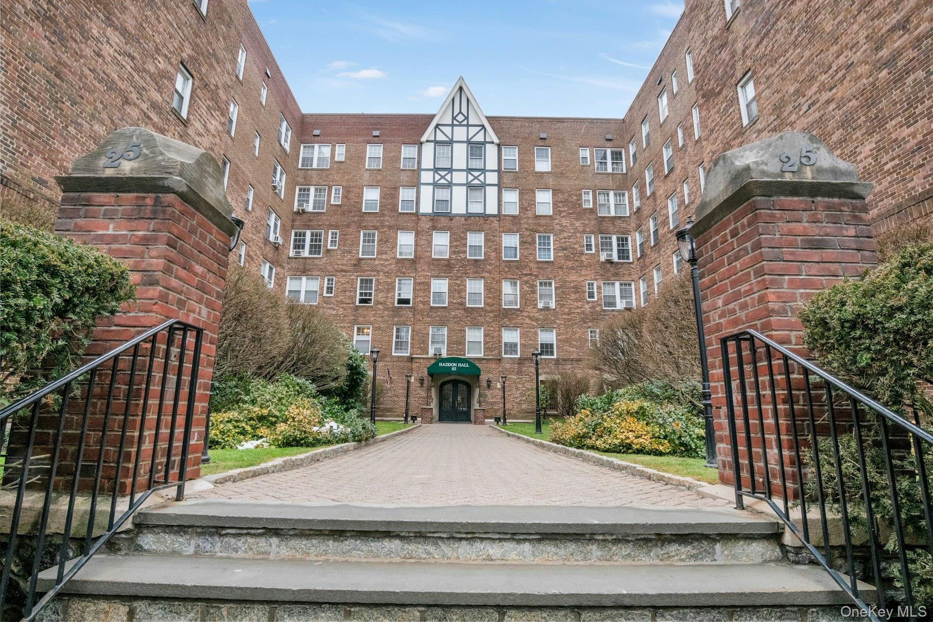 25 Parkview Avenue