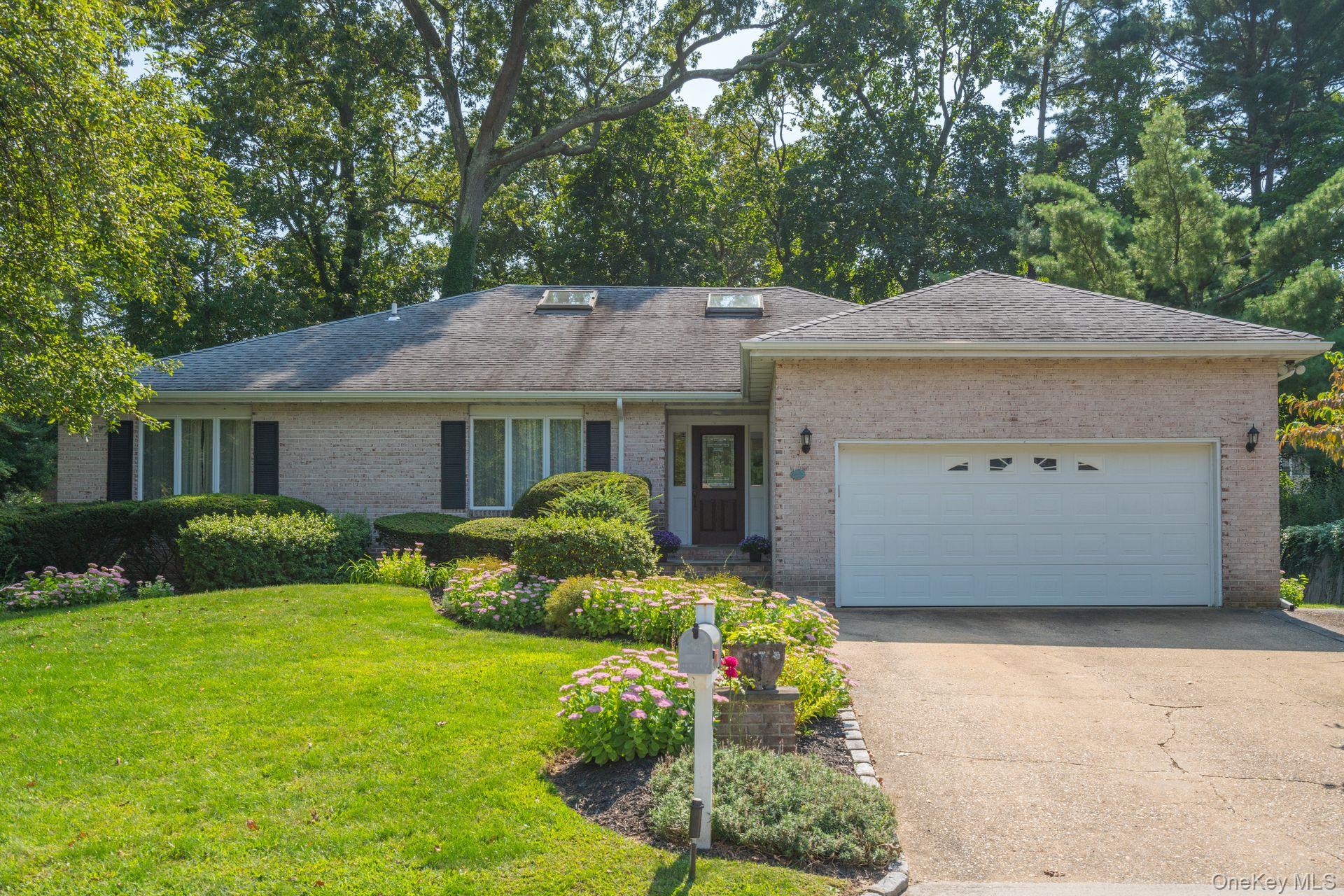 14 Oak Point Drive