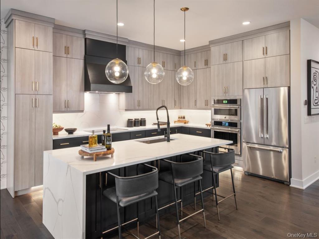 2042 Summit Loop