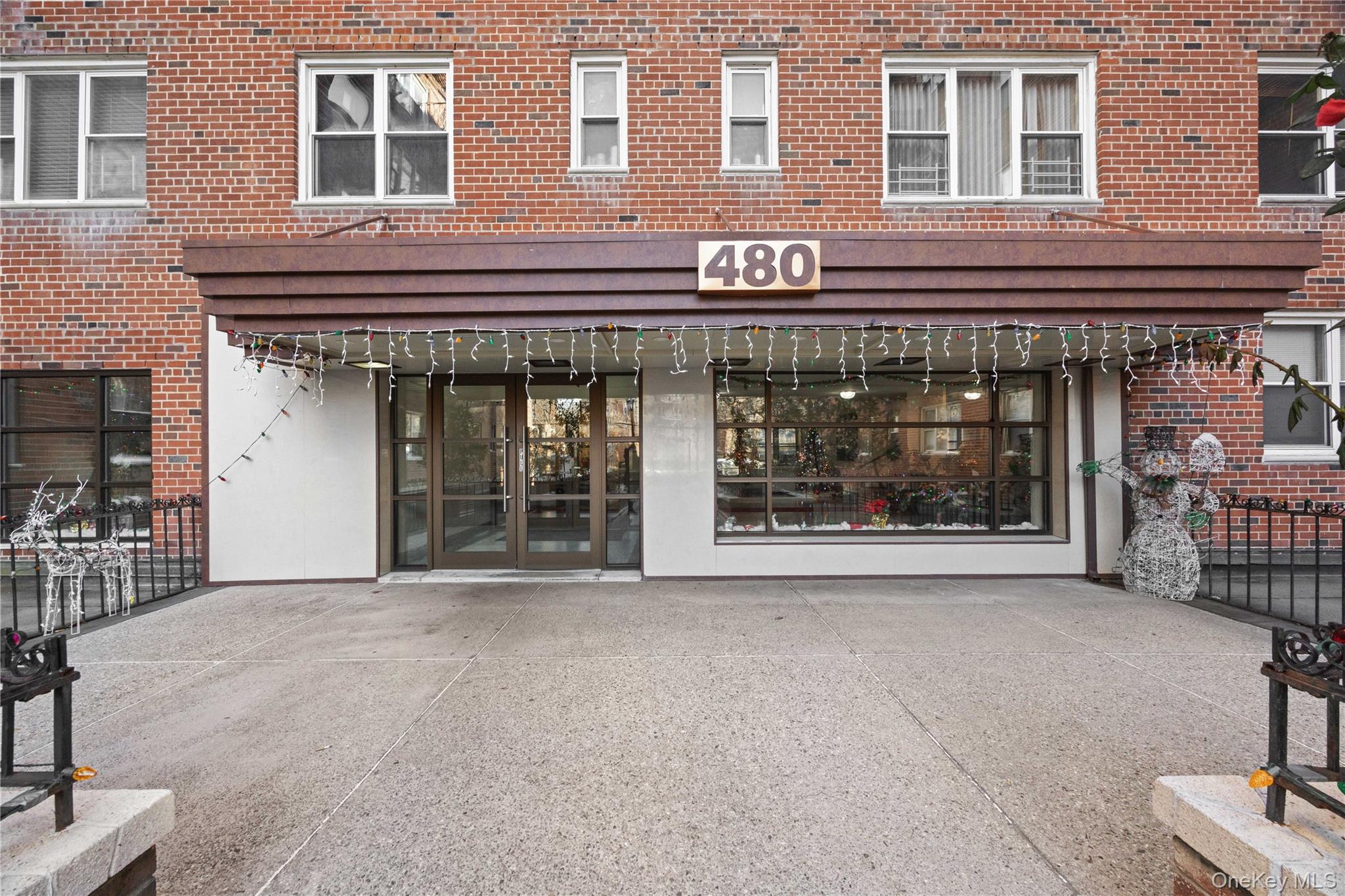 480 Riverdale