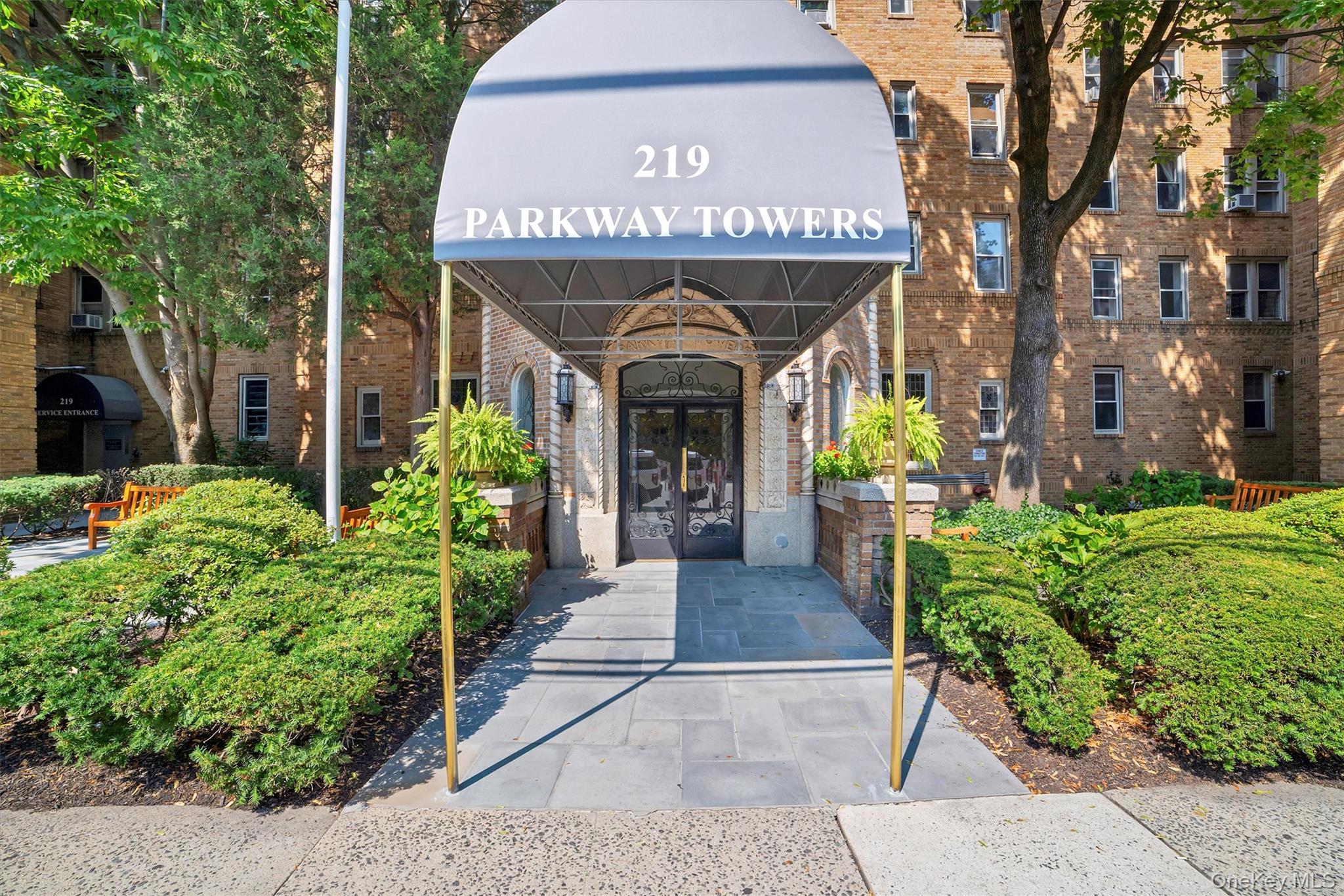 219 Bronx River Road