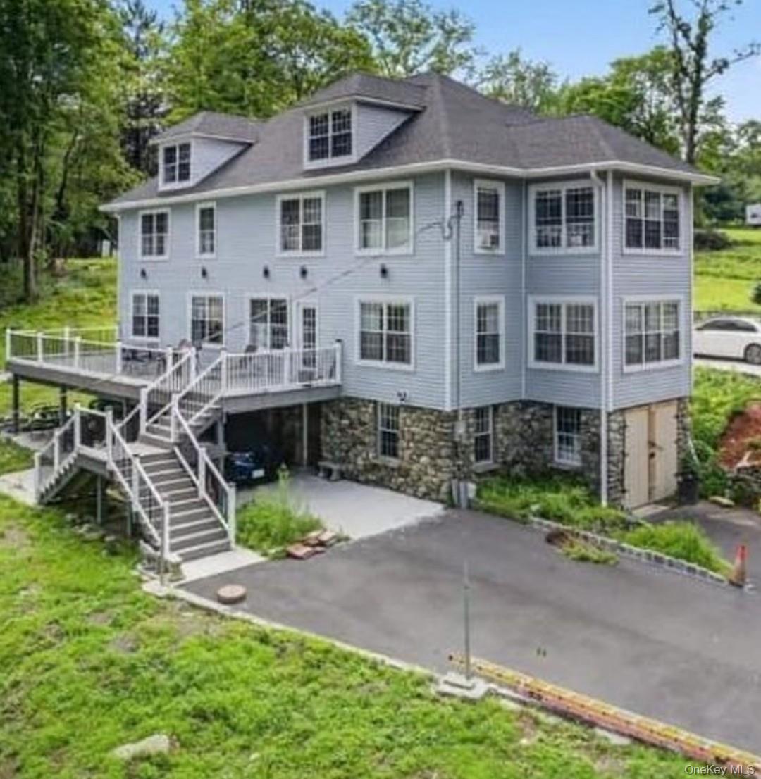 556 Lakes Road