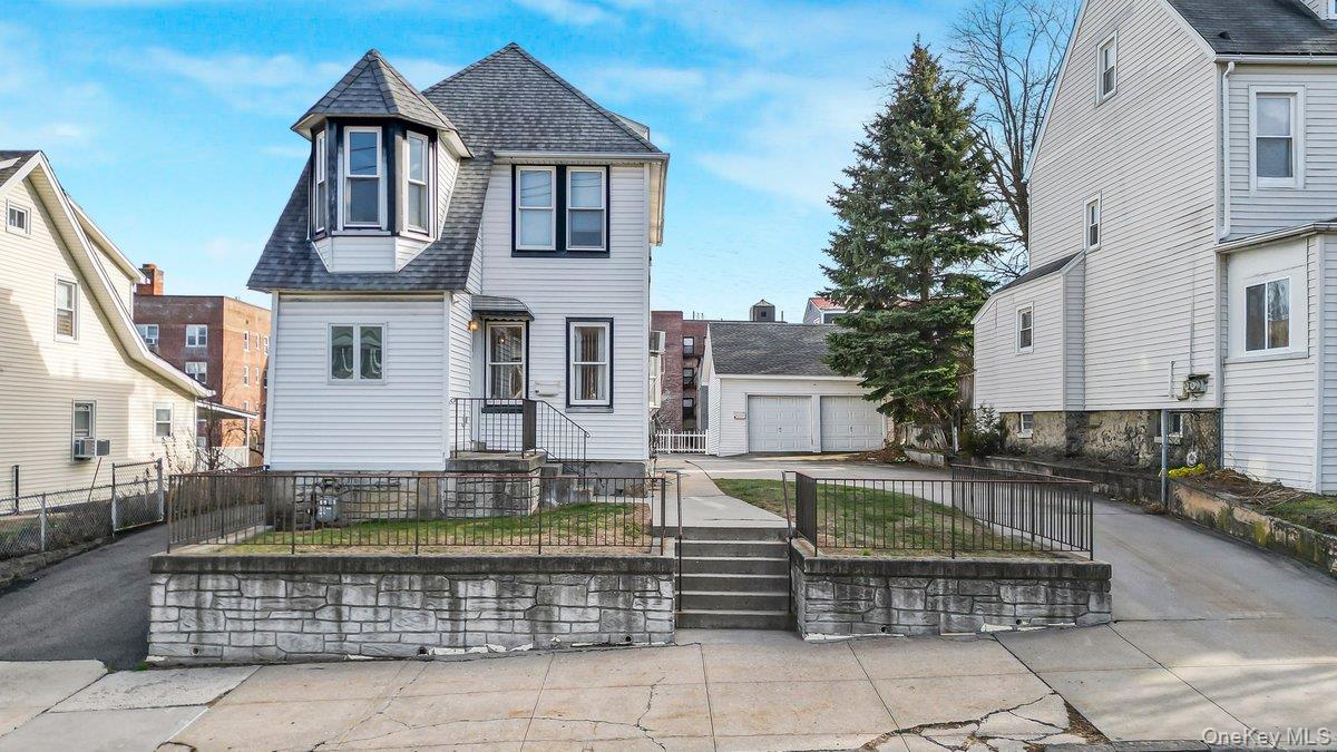 28 Crescent Place