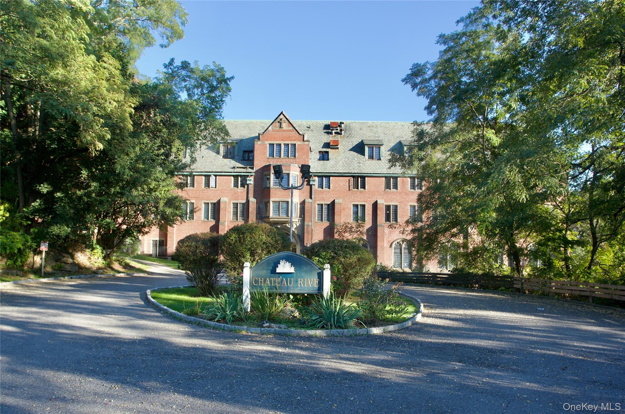 403 Chateau Rive