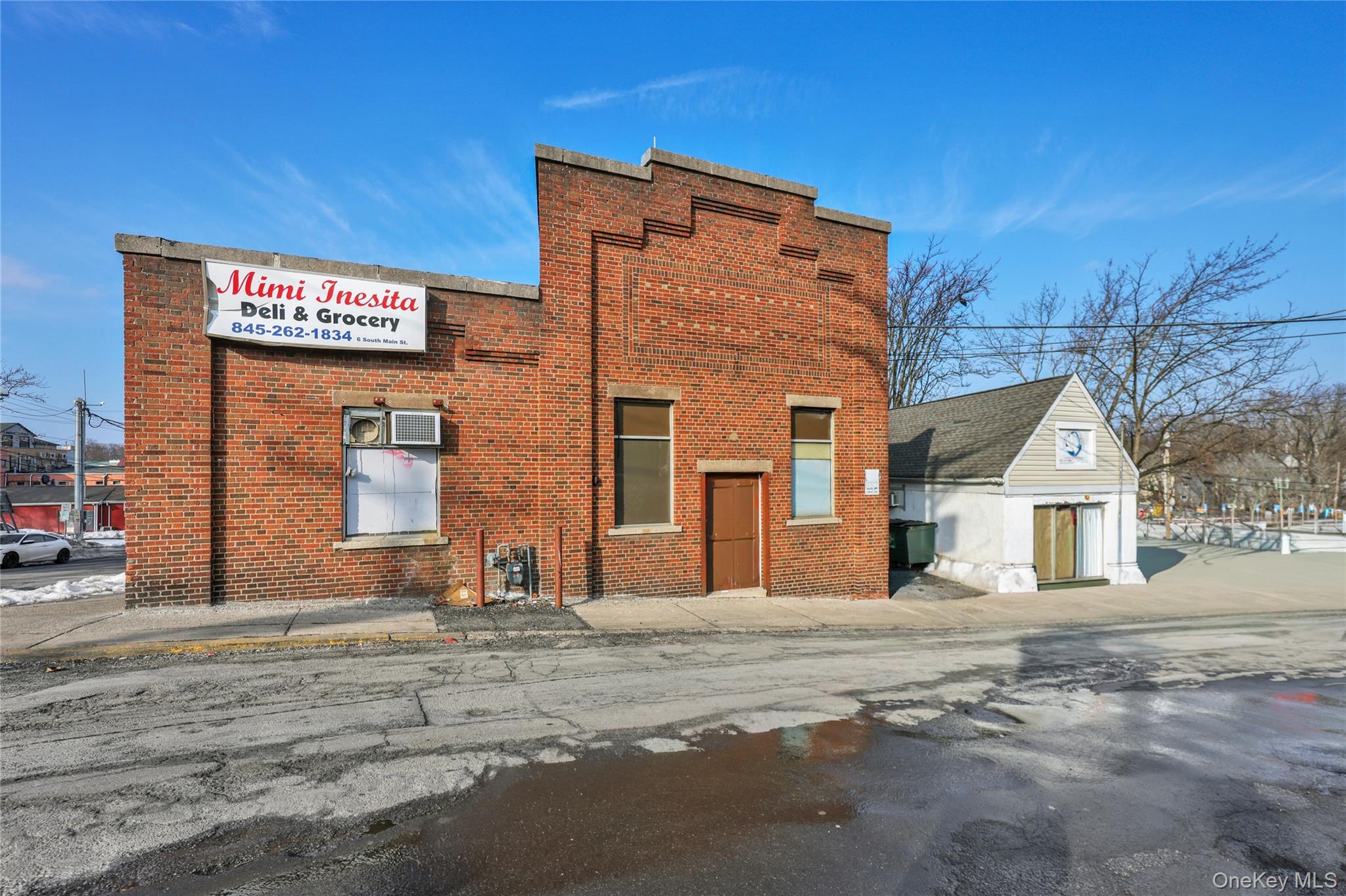 6 Main - 11 E Furman Street