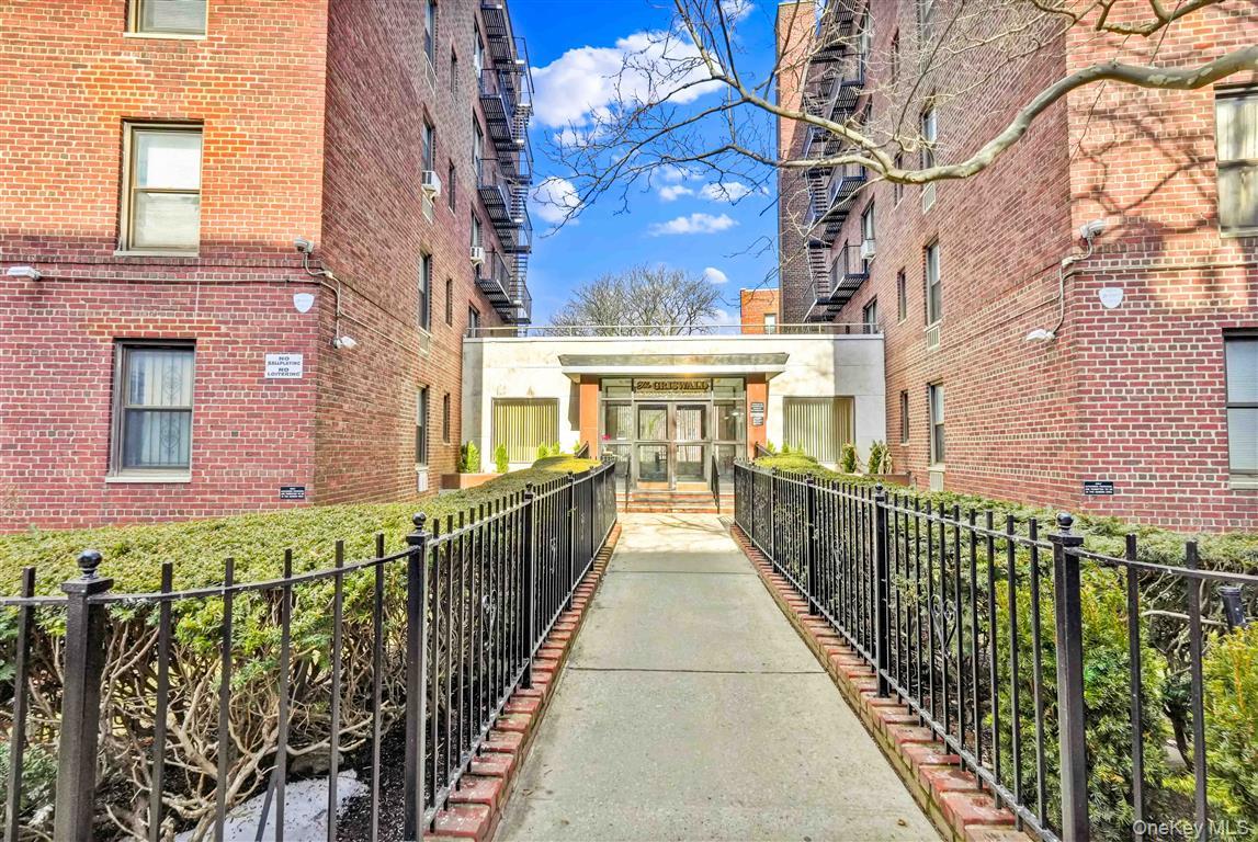 141-05 Pershing Crescent