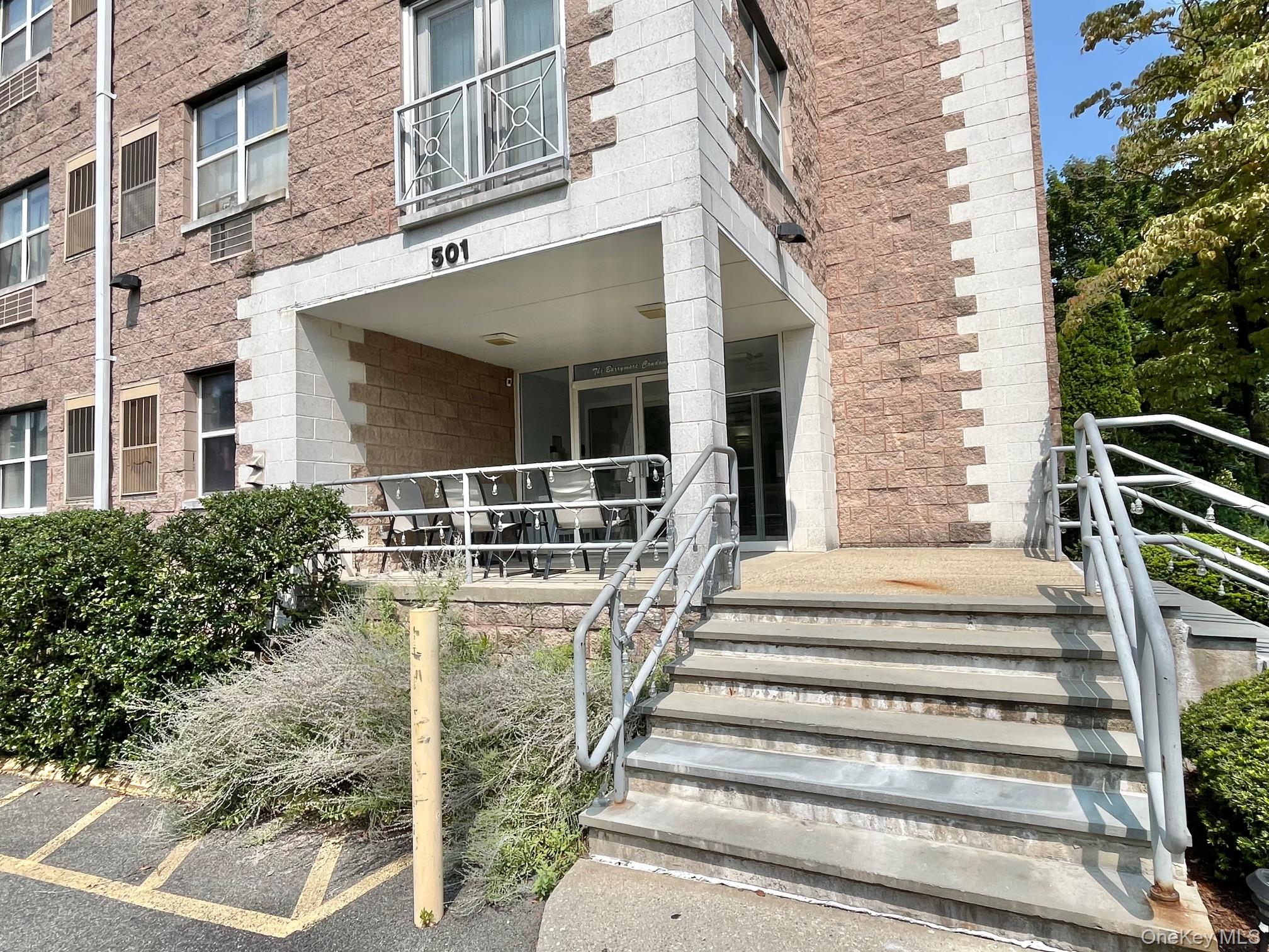 501 Barry Avenue