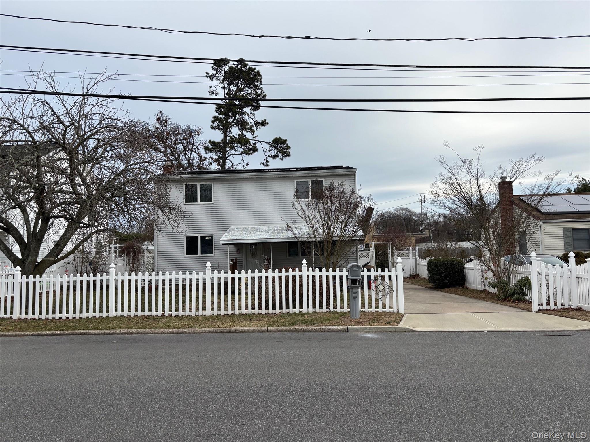 33 Lakewood Avenue