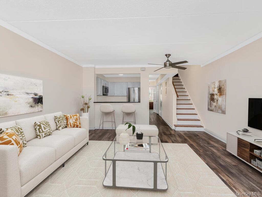 121 Sunset Boulevard