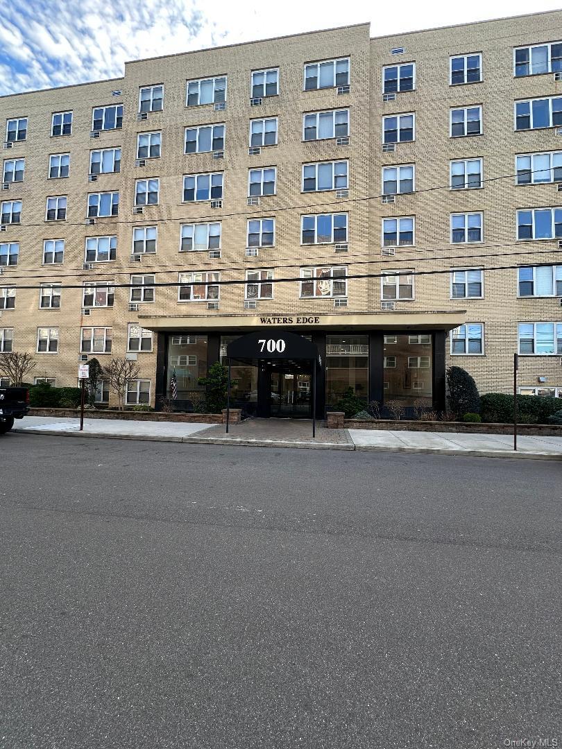 700 Shore Road