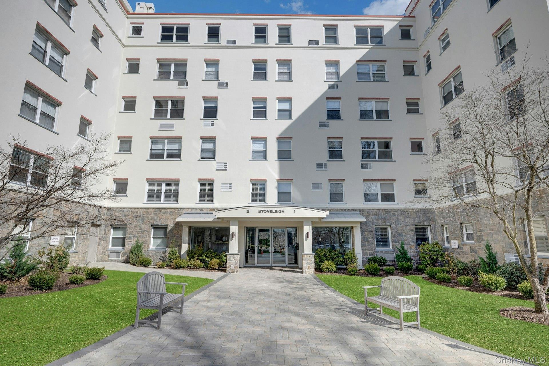 1 Stoneleigh Plaza