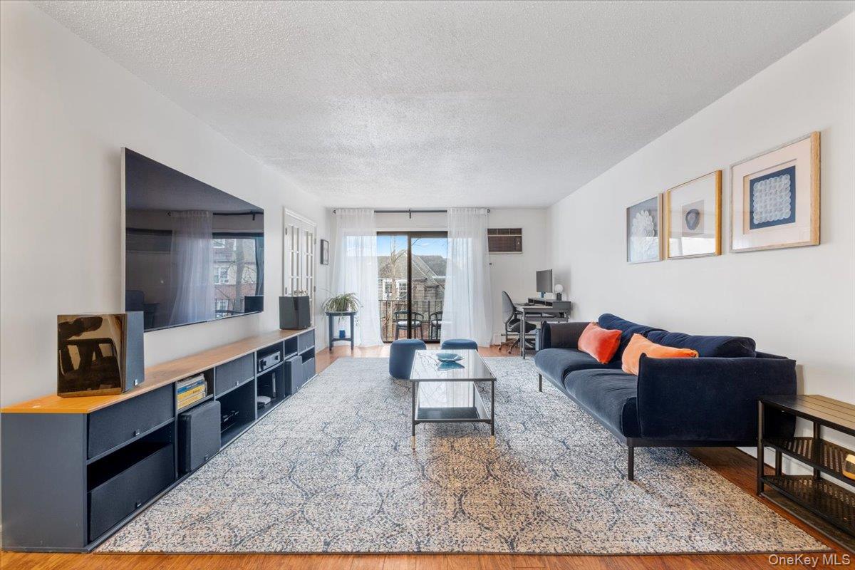 555 Central Park Avenue