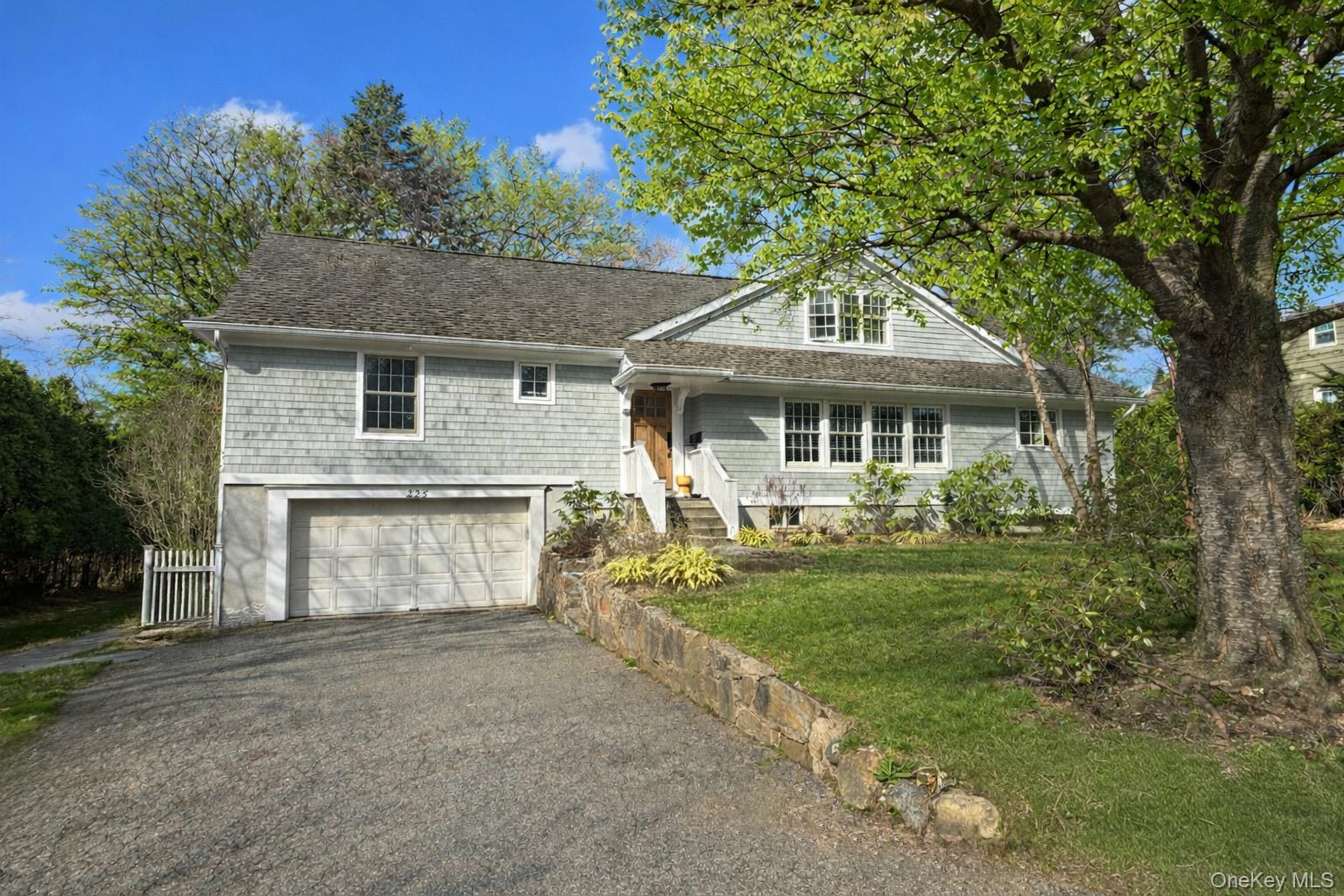 225 Barry Avenue