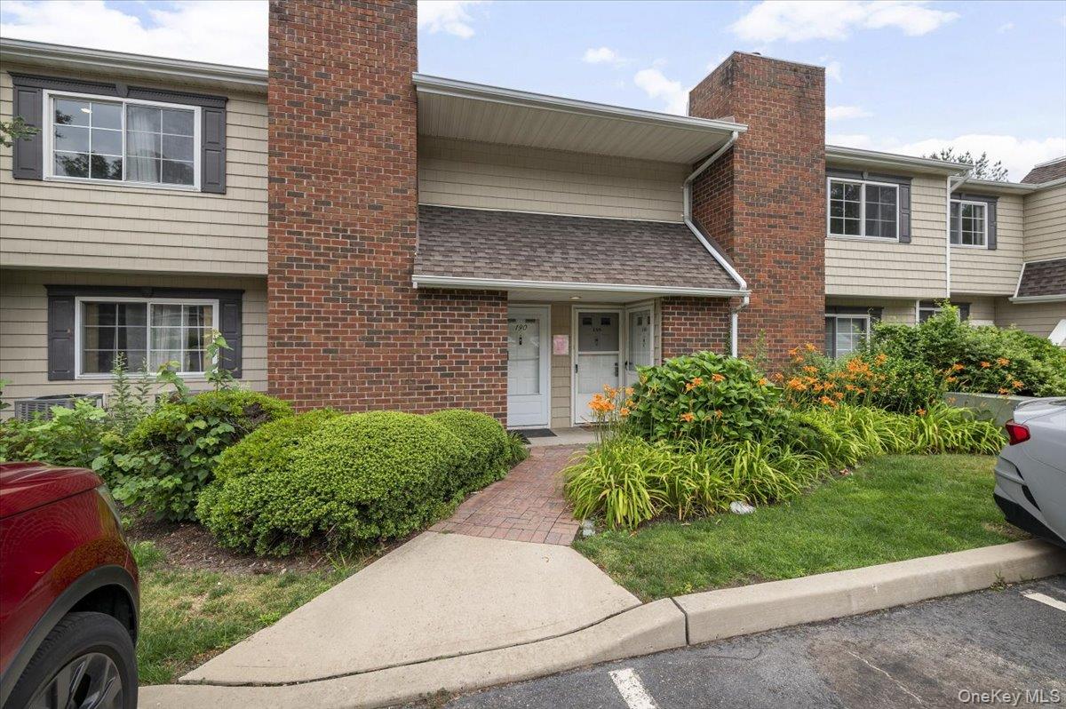 190 Lake Pointe Circle