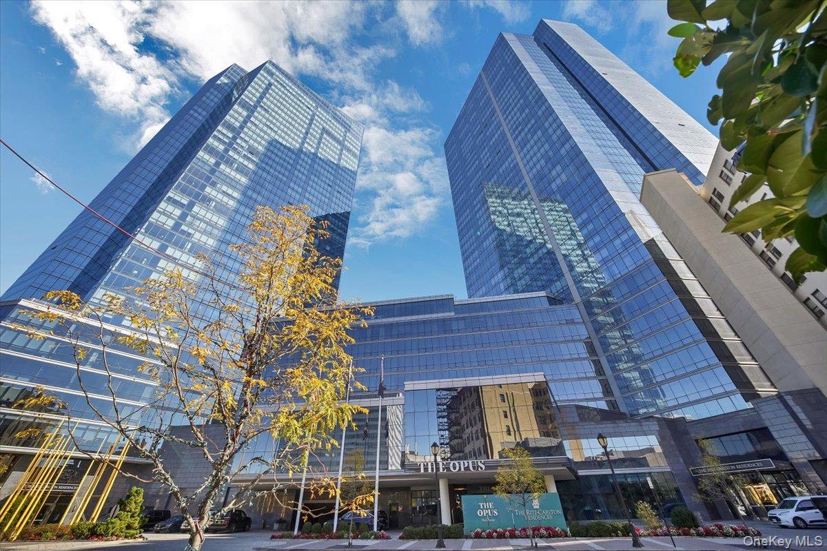 1 Renaissance Square