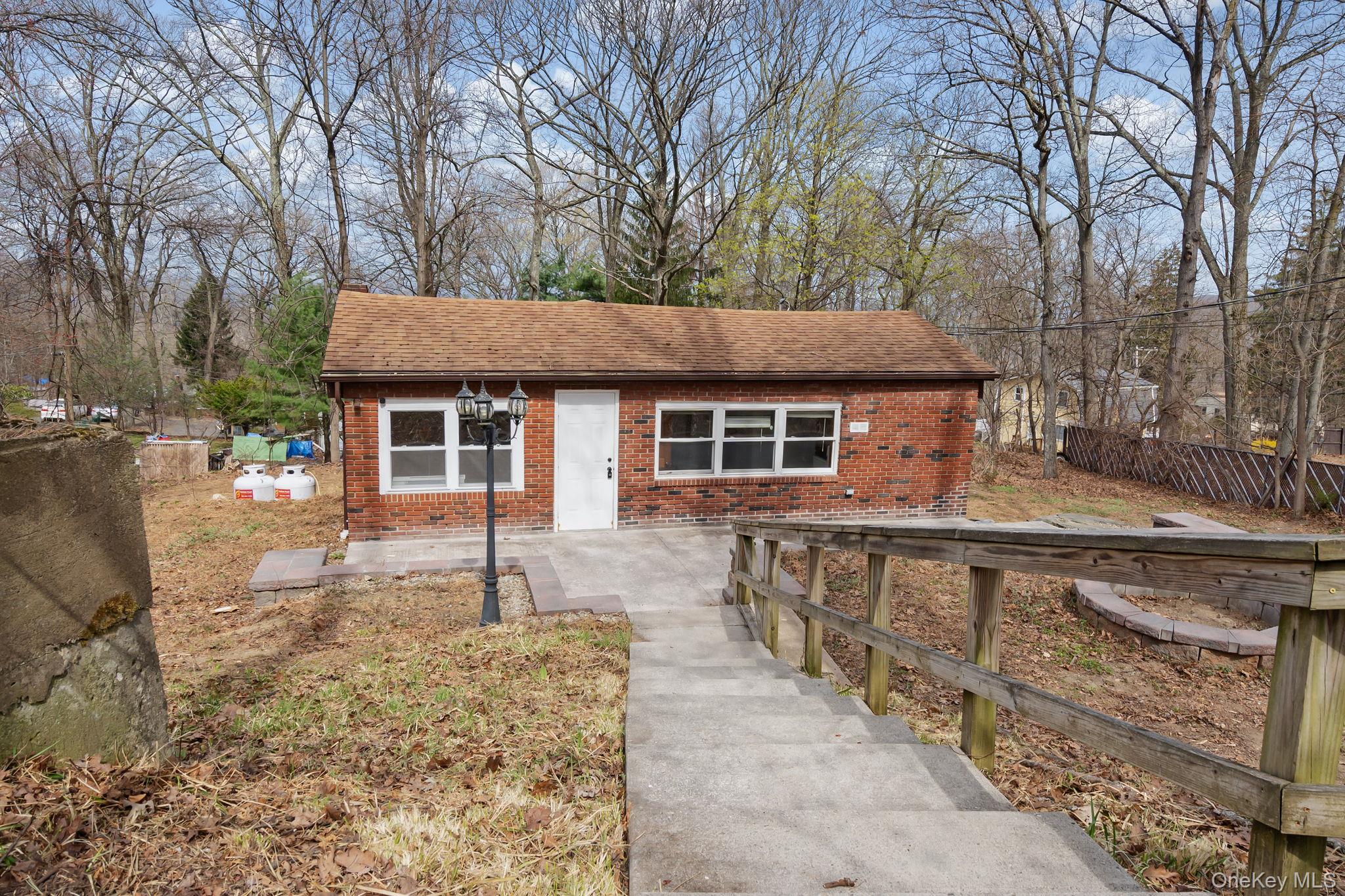 4 Woodland Circle