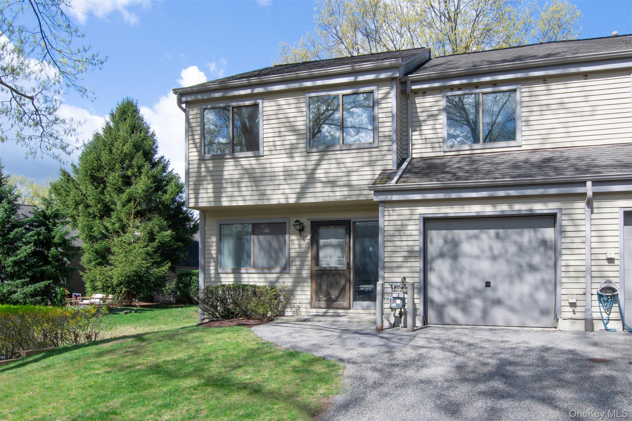 1501 Hunters Run