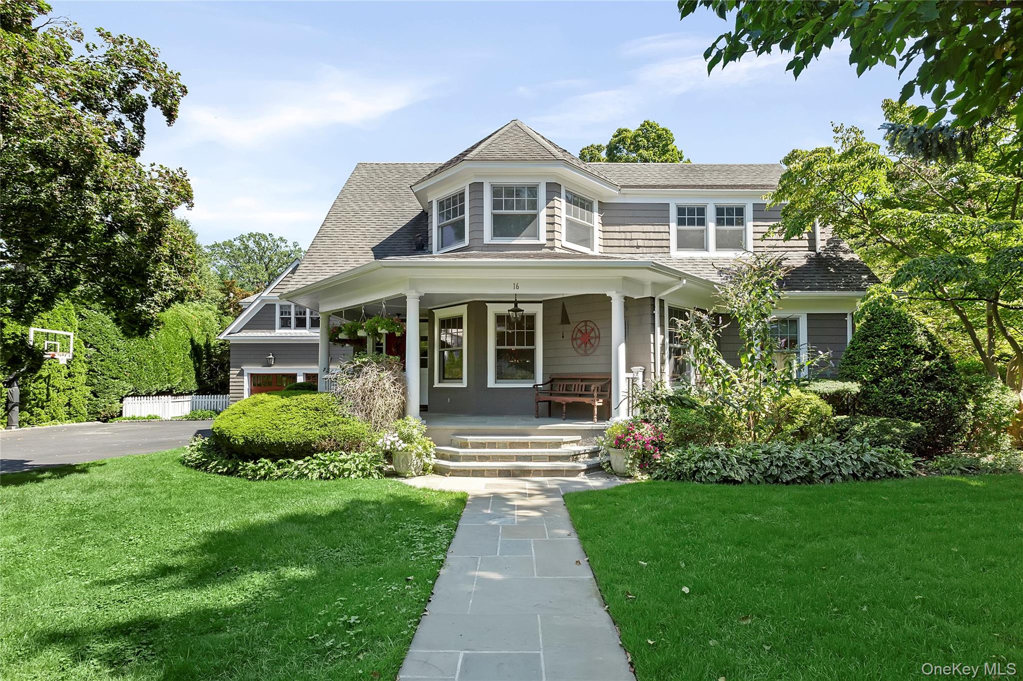 16 Middle Drive