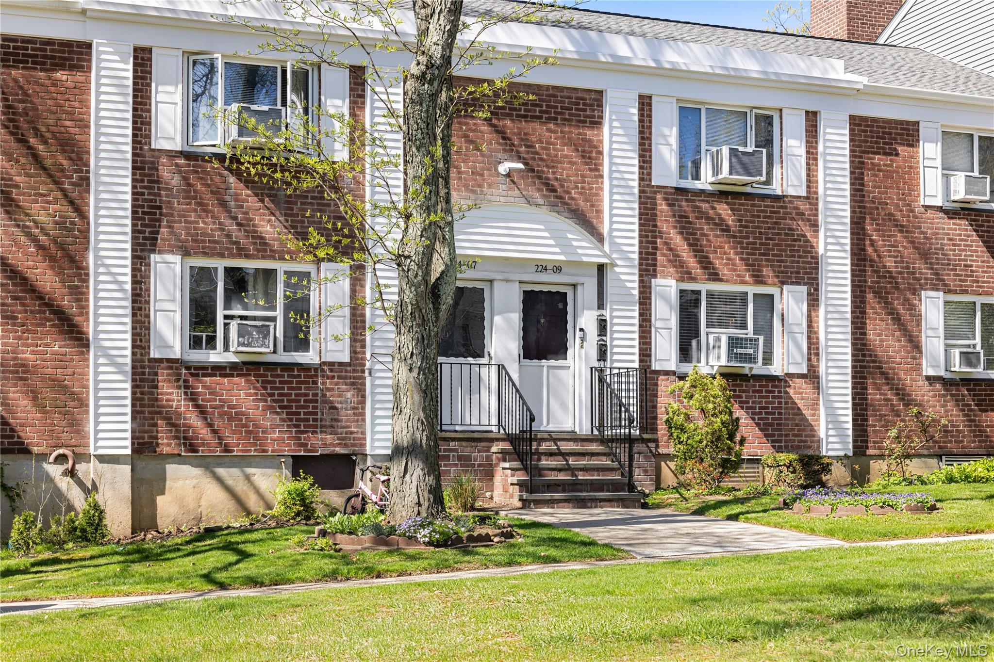 224-09 Manor Road