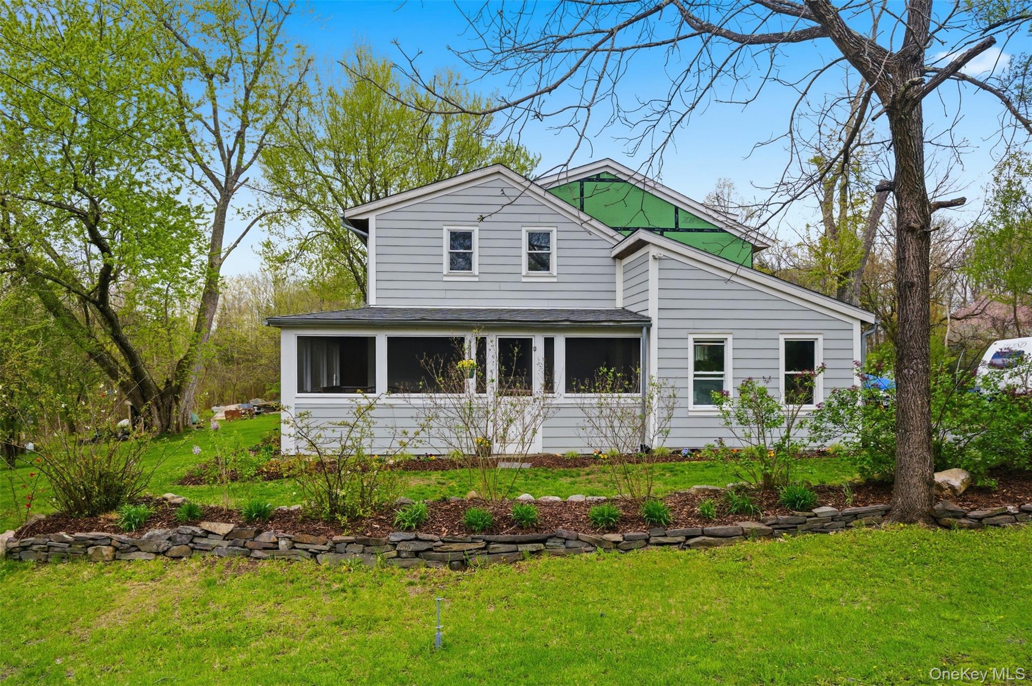 906 Albany Post Road