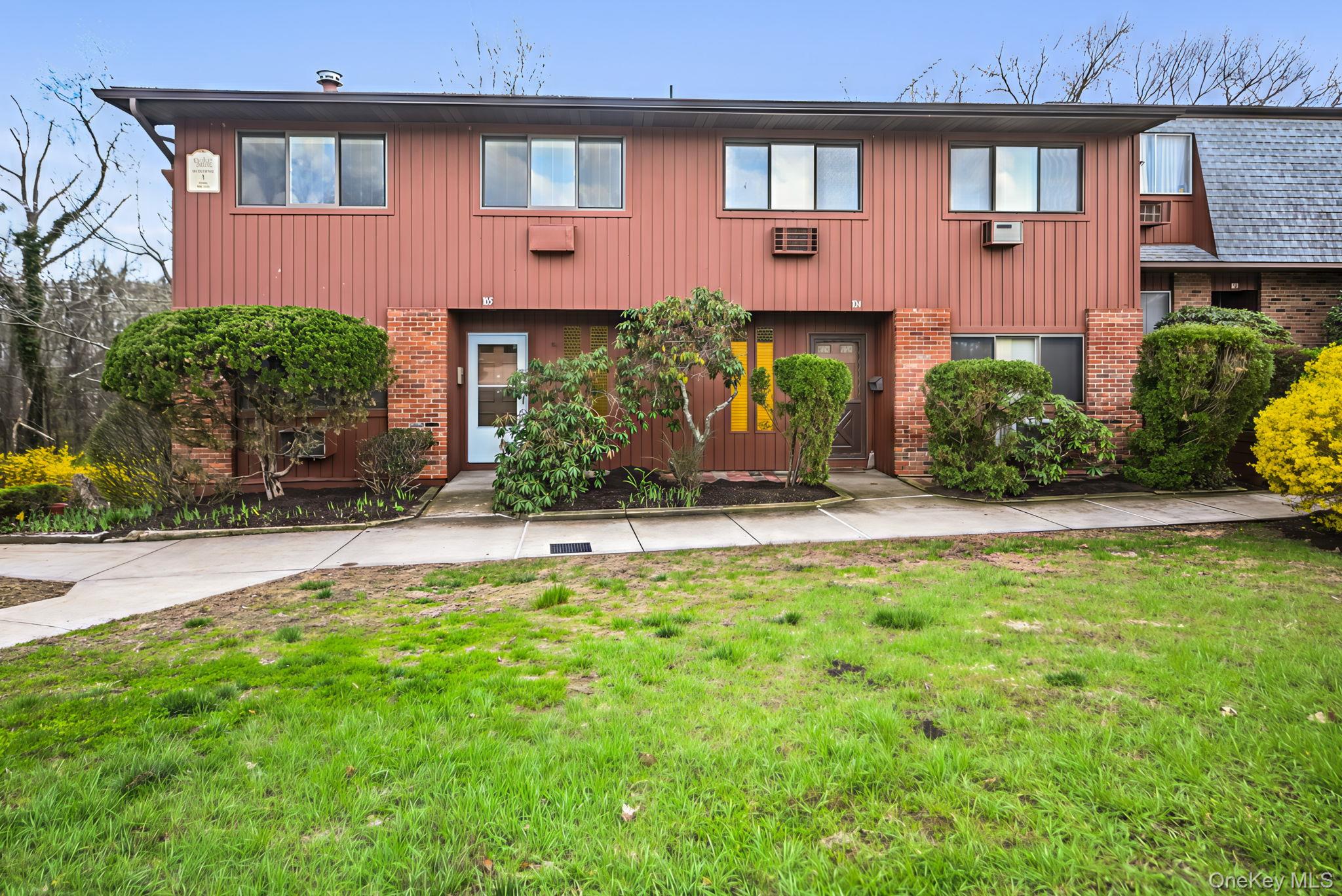 105 Coachlight Square