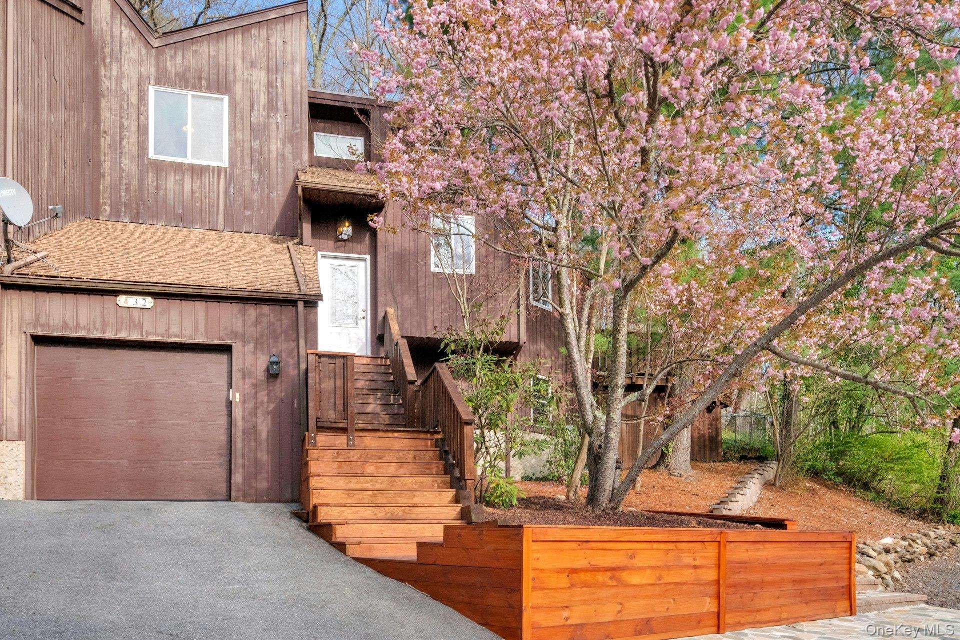 32 Boulder Lane