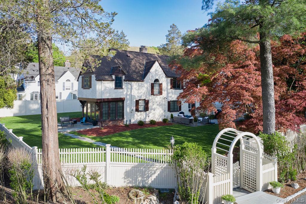4 Glenwolde Park