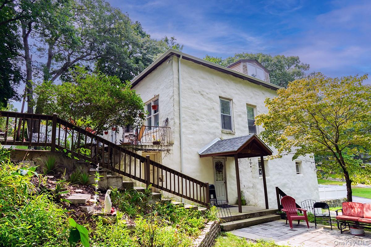 11 Forest Place