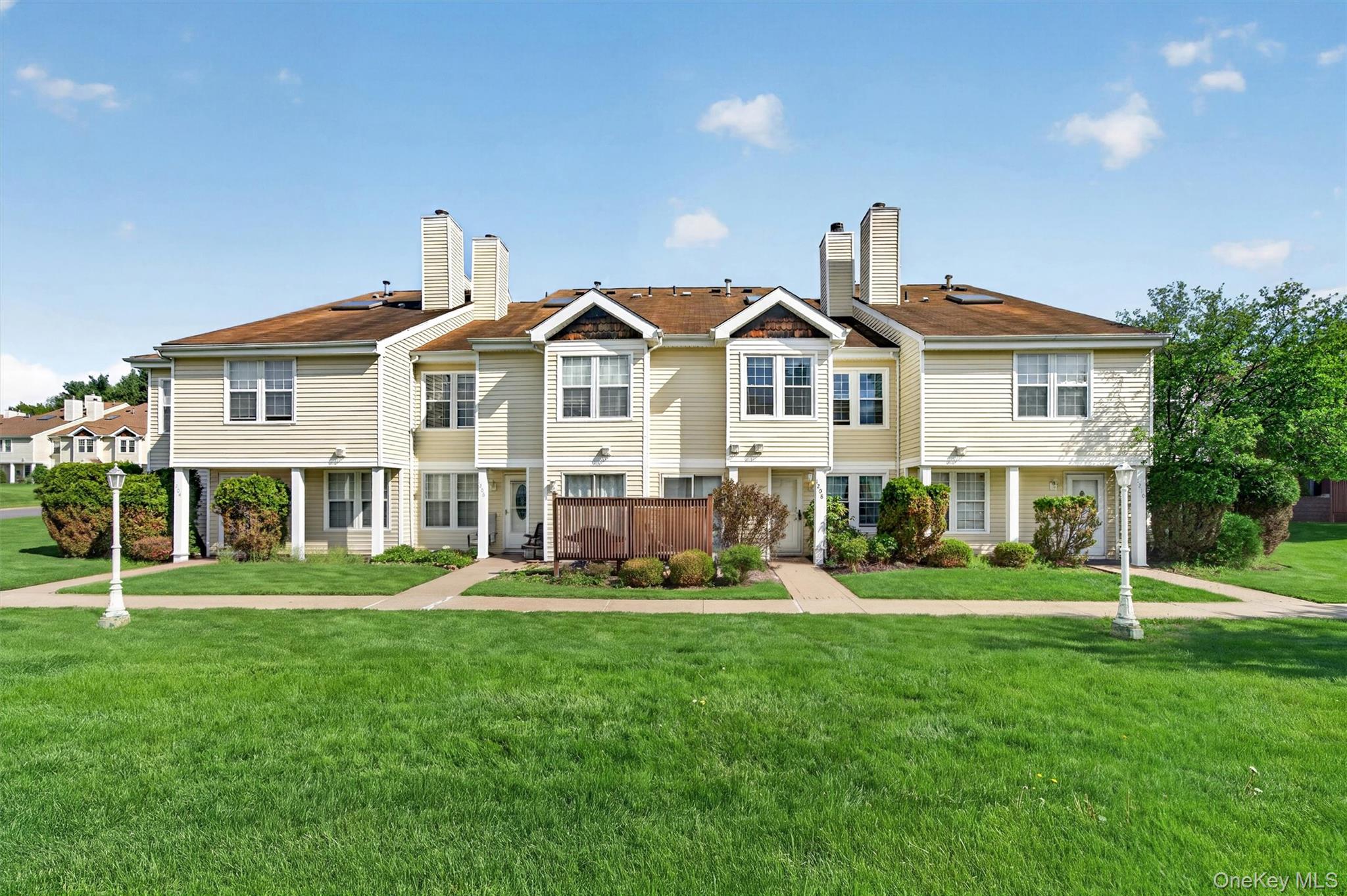 1208 Whispering Hills