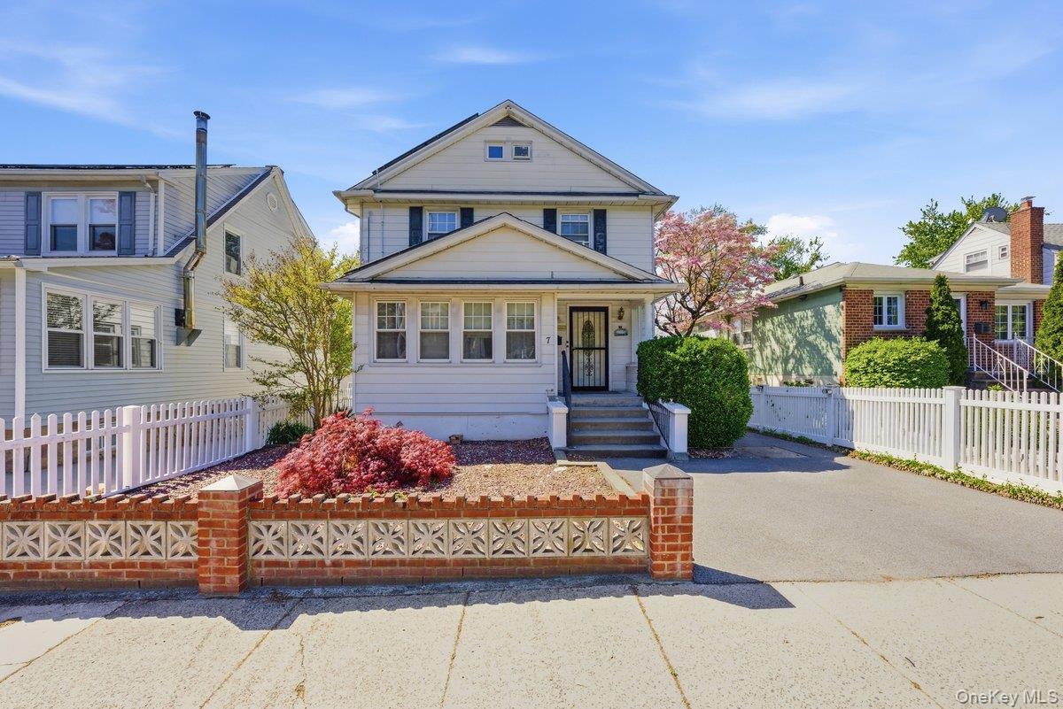 7 Byron Avenue