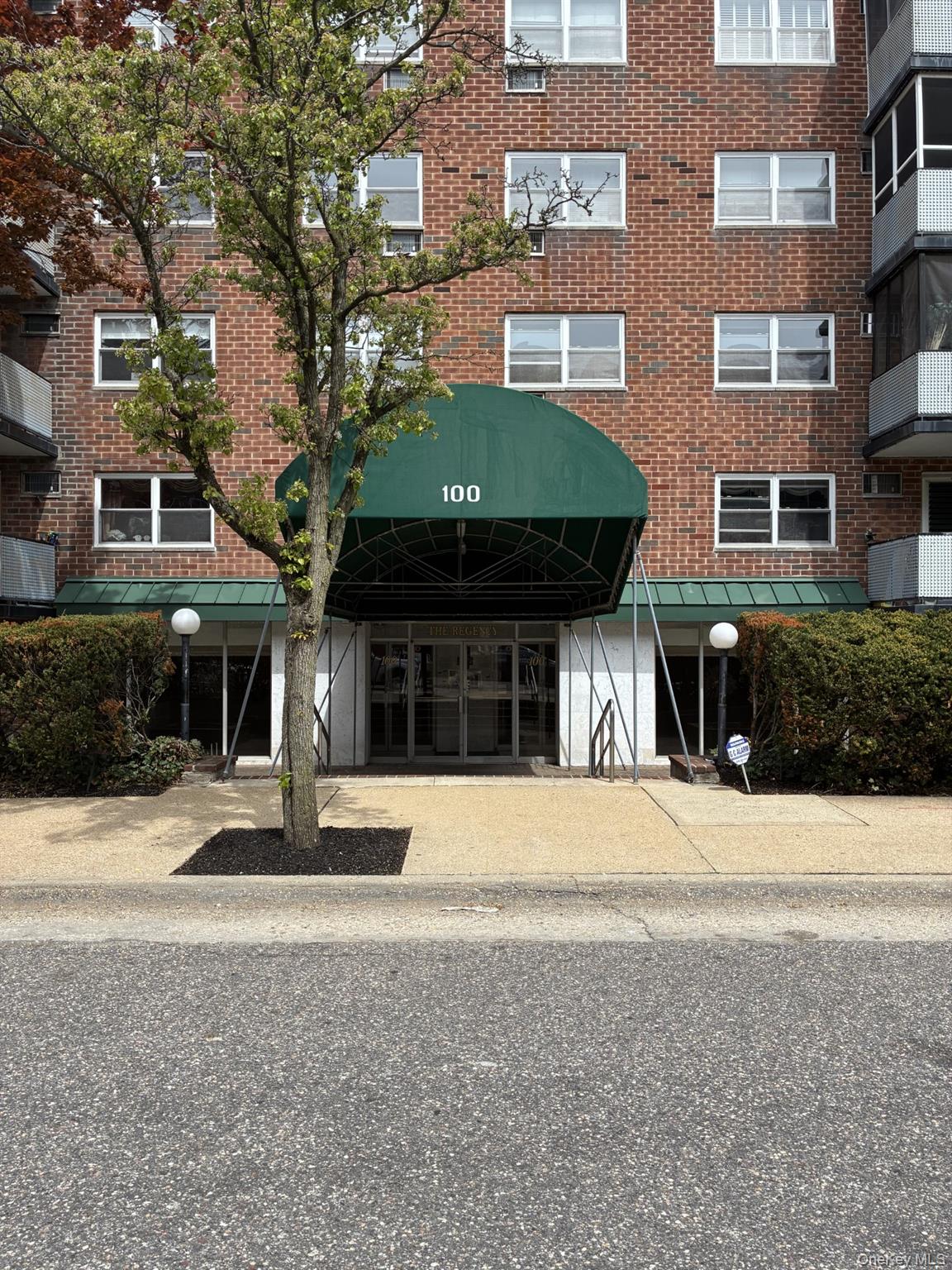 100 Lincoln Avenue
