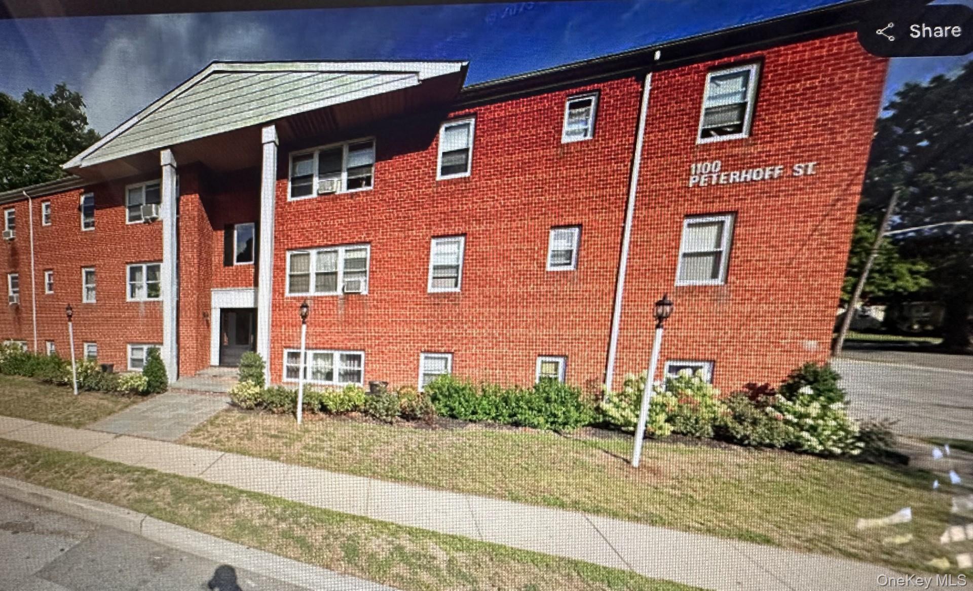 1100 Peterhoff Street