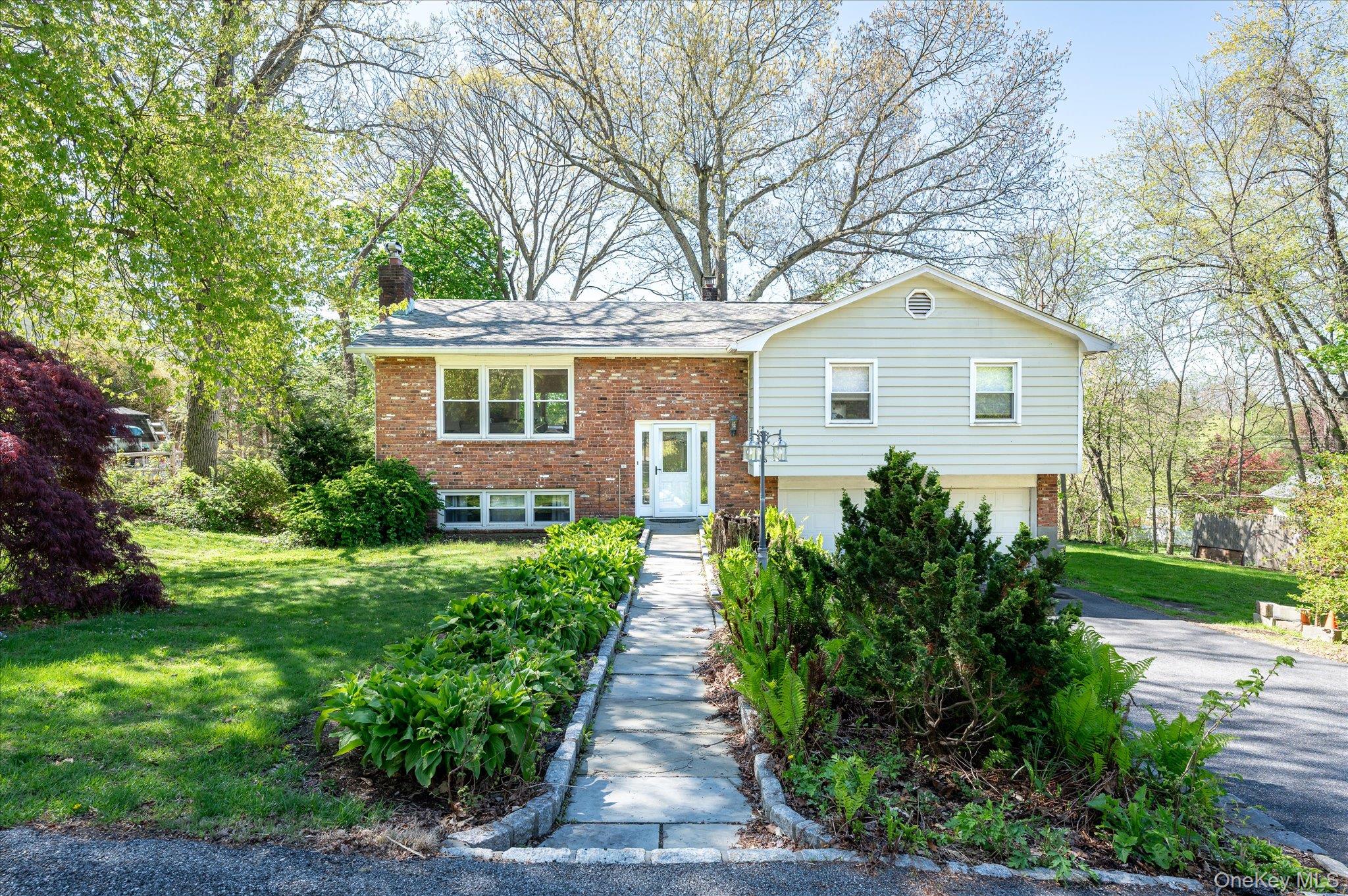 6 Amawalk Avenue