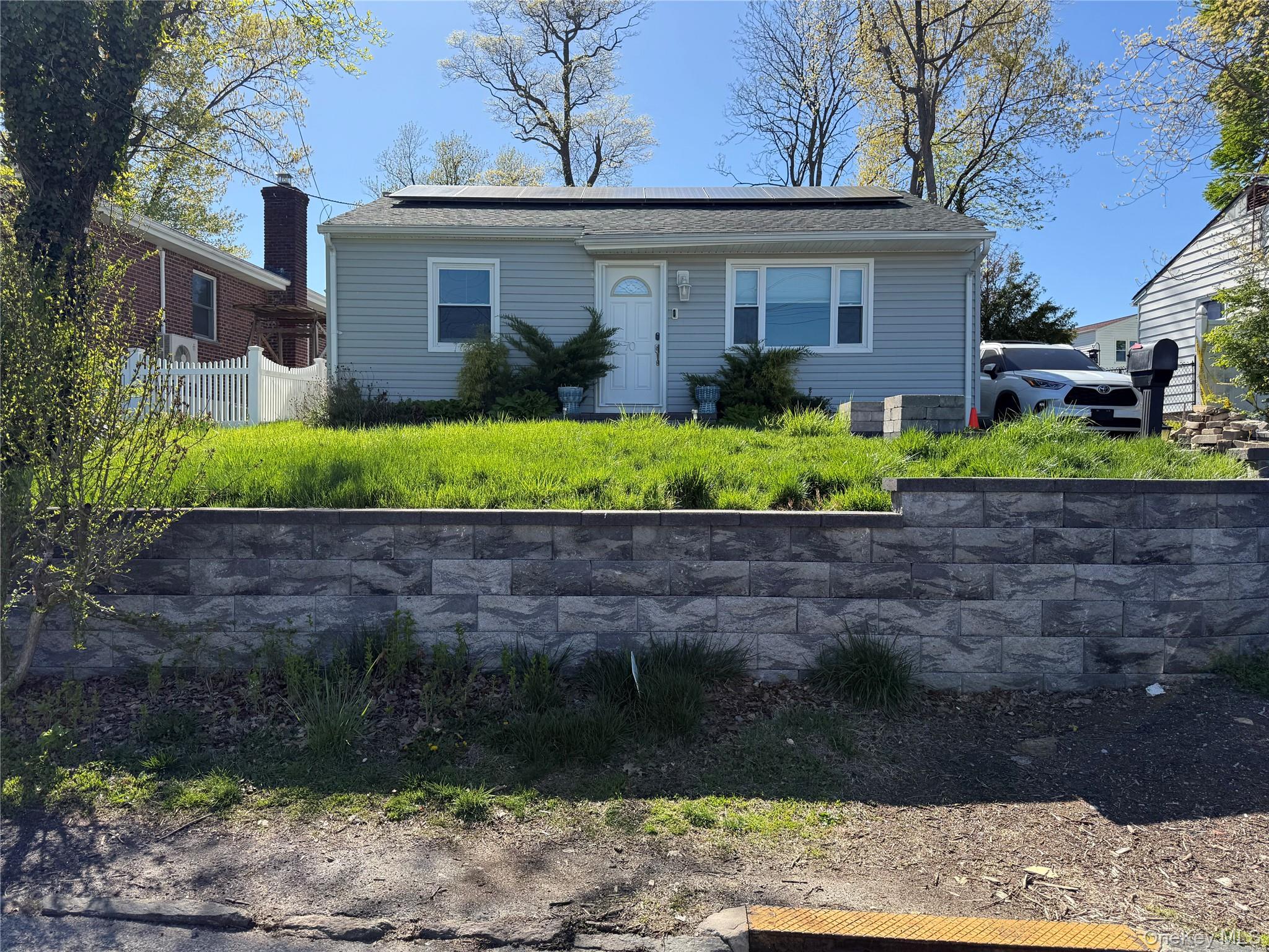 70 Roundhill Drive