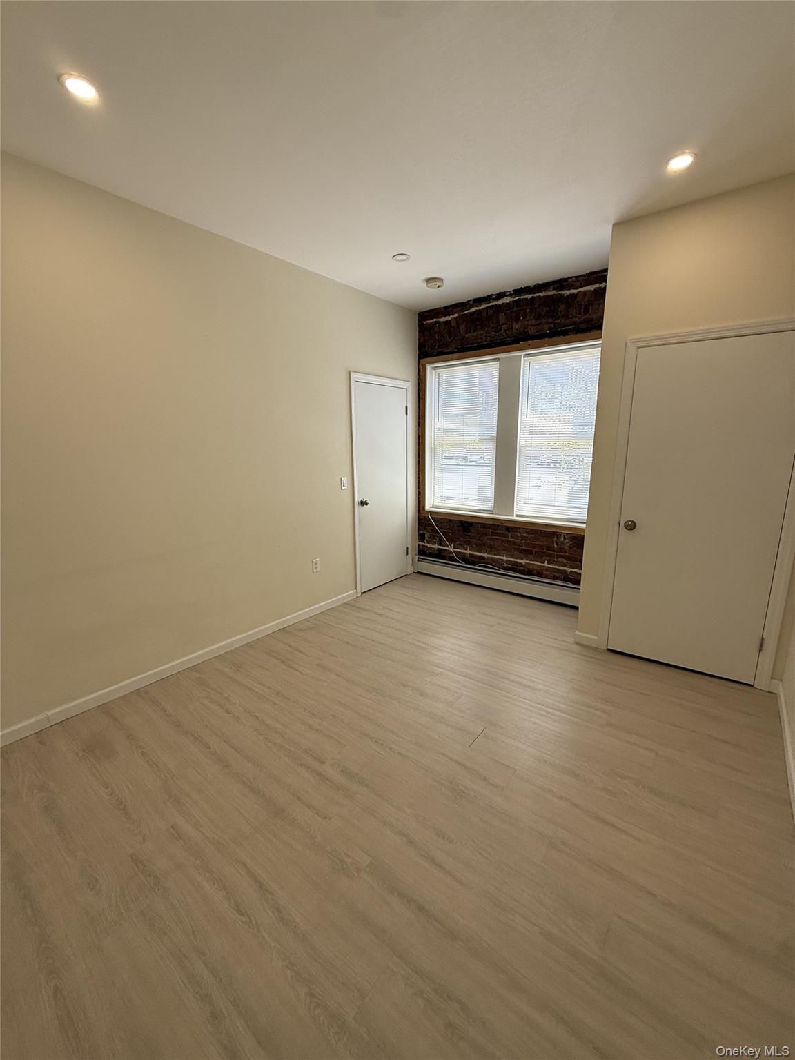 127 Mineola Boulevard