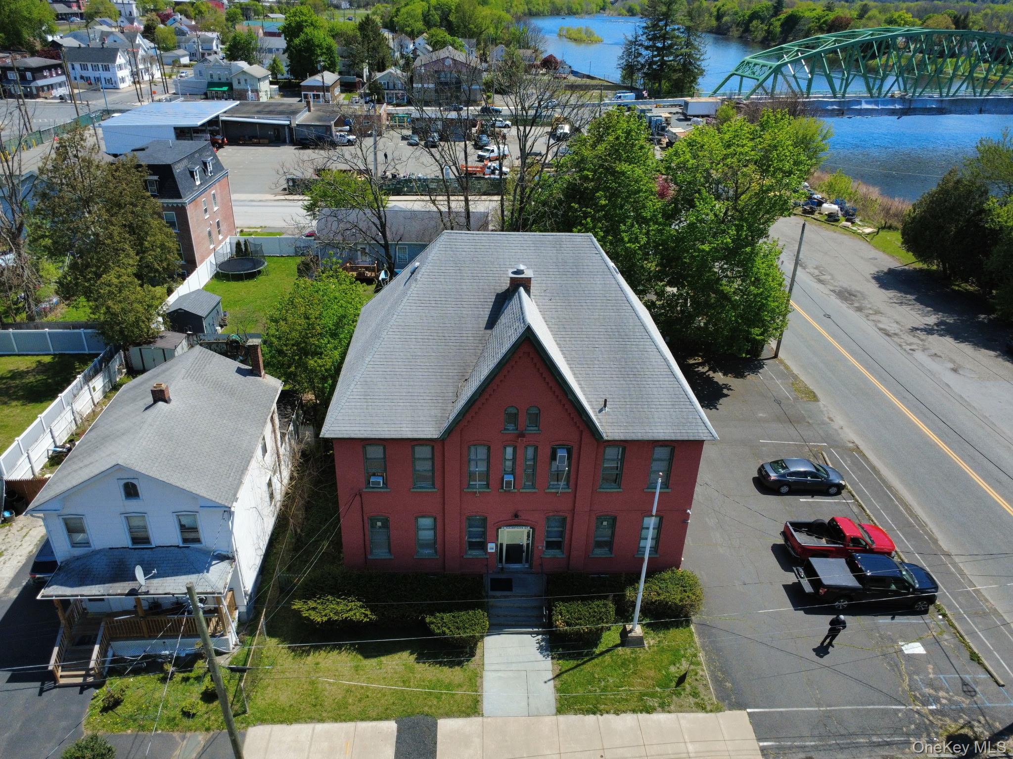 9 Thompson Street