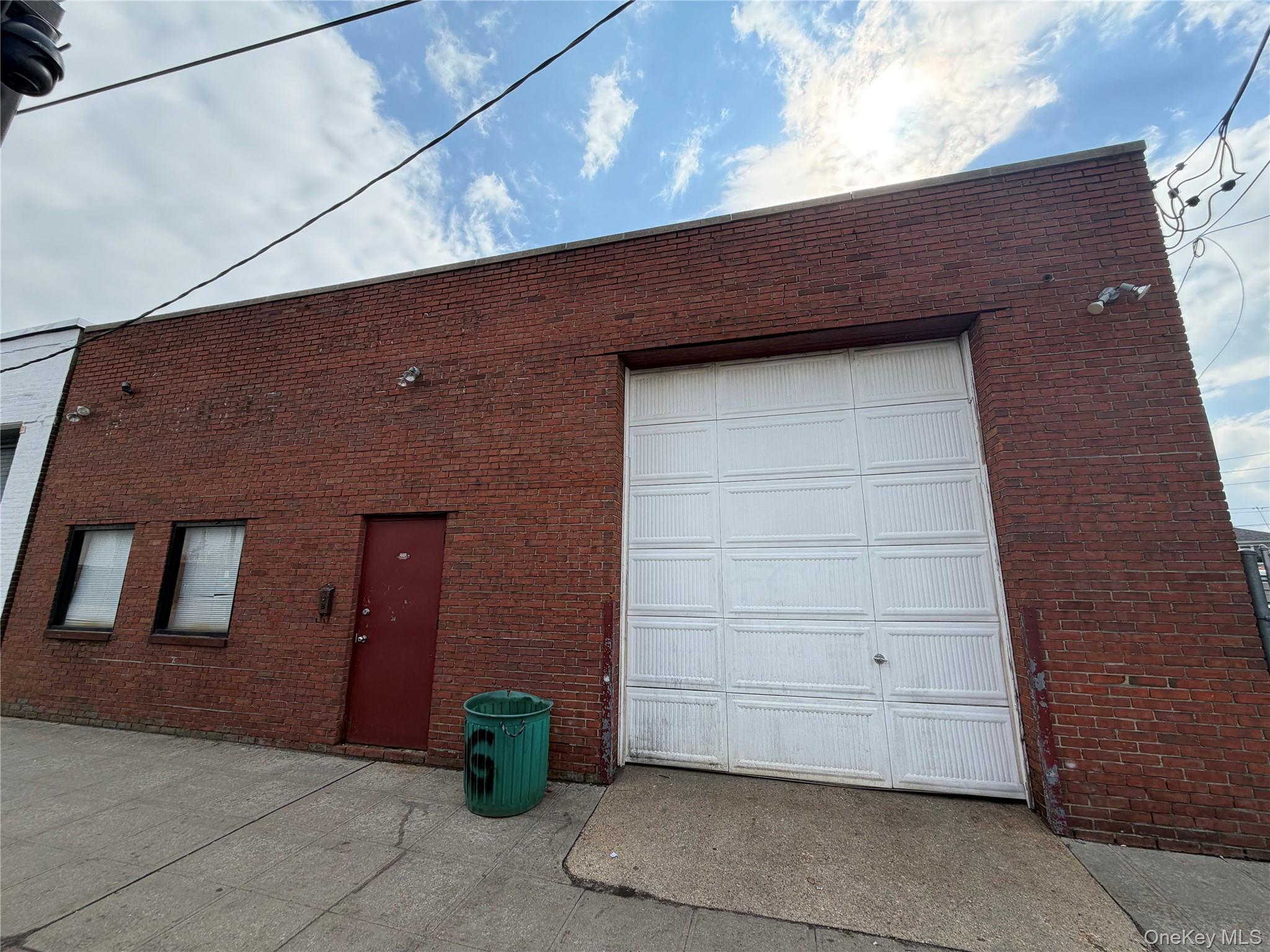 36 Davison Plaza