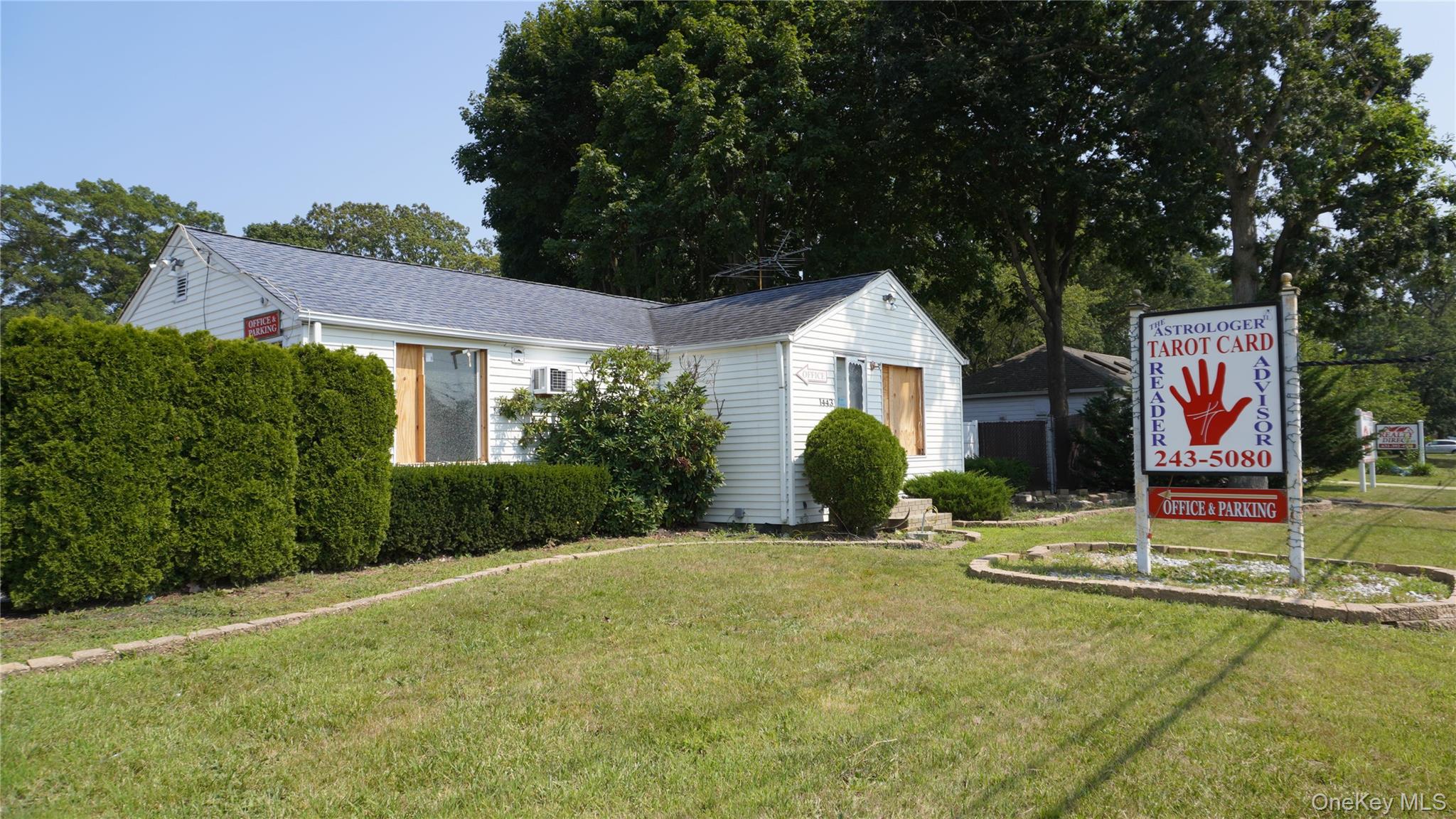 1443 Deer Park Avenue
