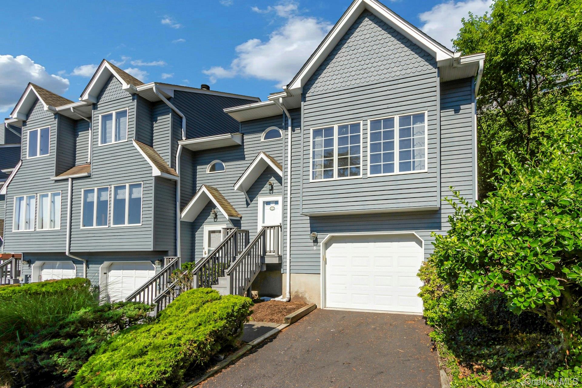 8 Village Gate Way