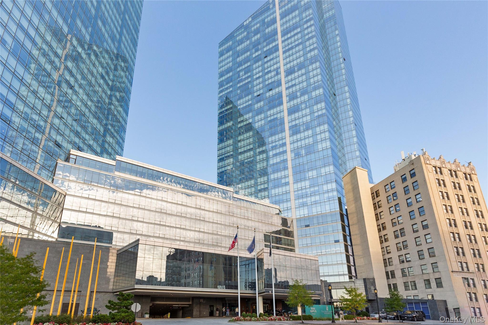 1 Renaissance Square
