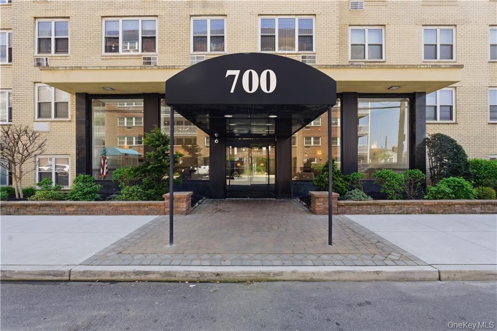 700 Shore Road