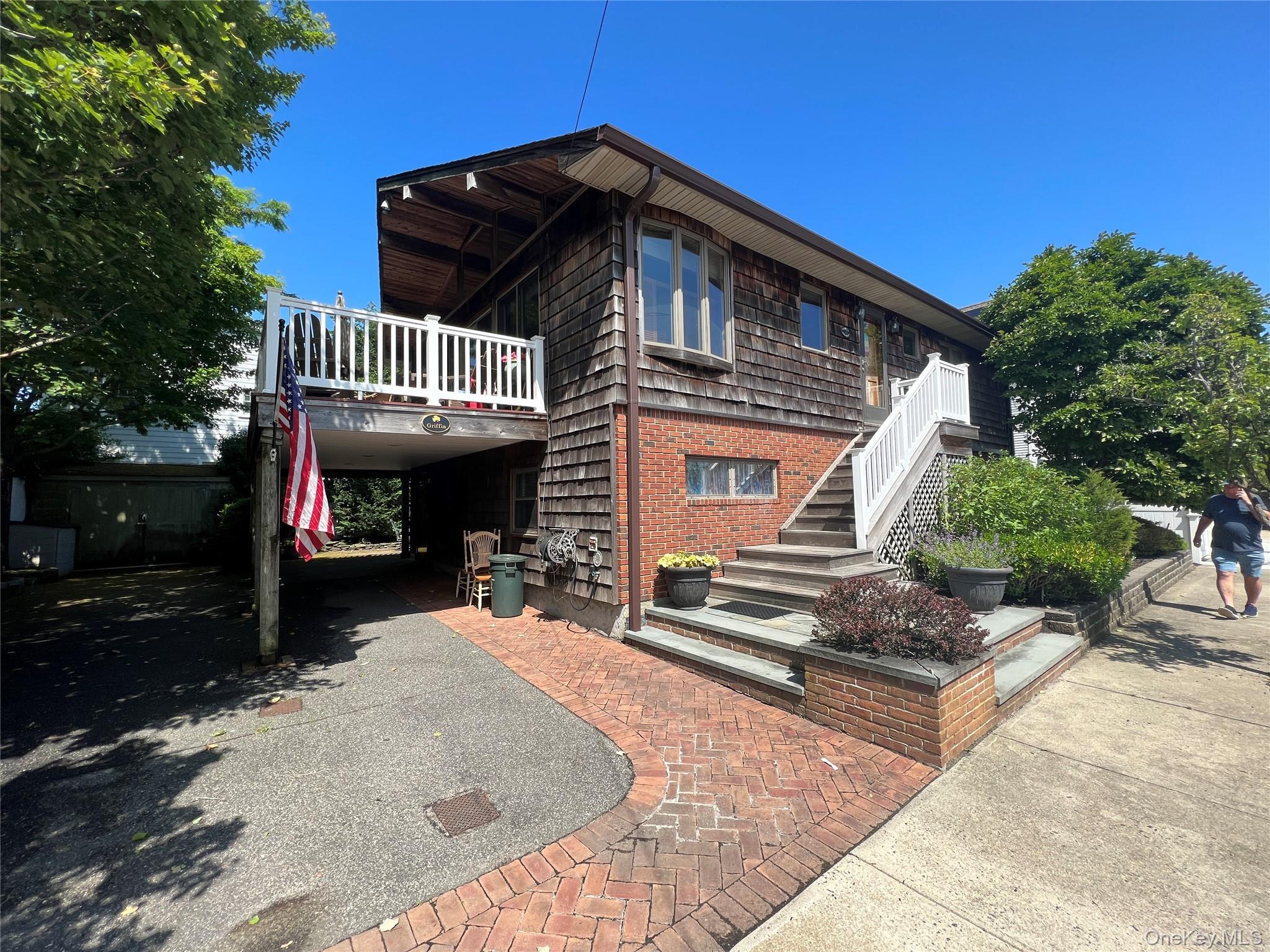 71 Garden City Avenue