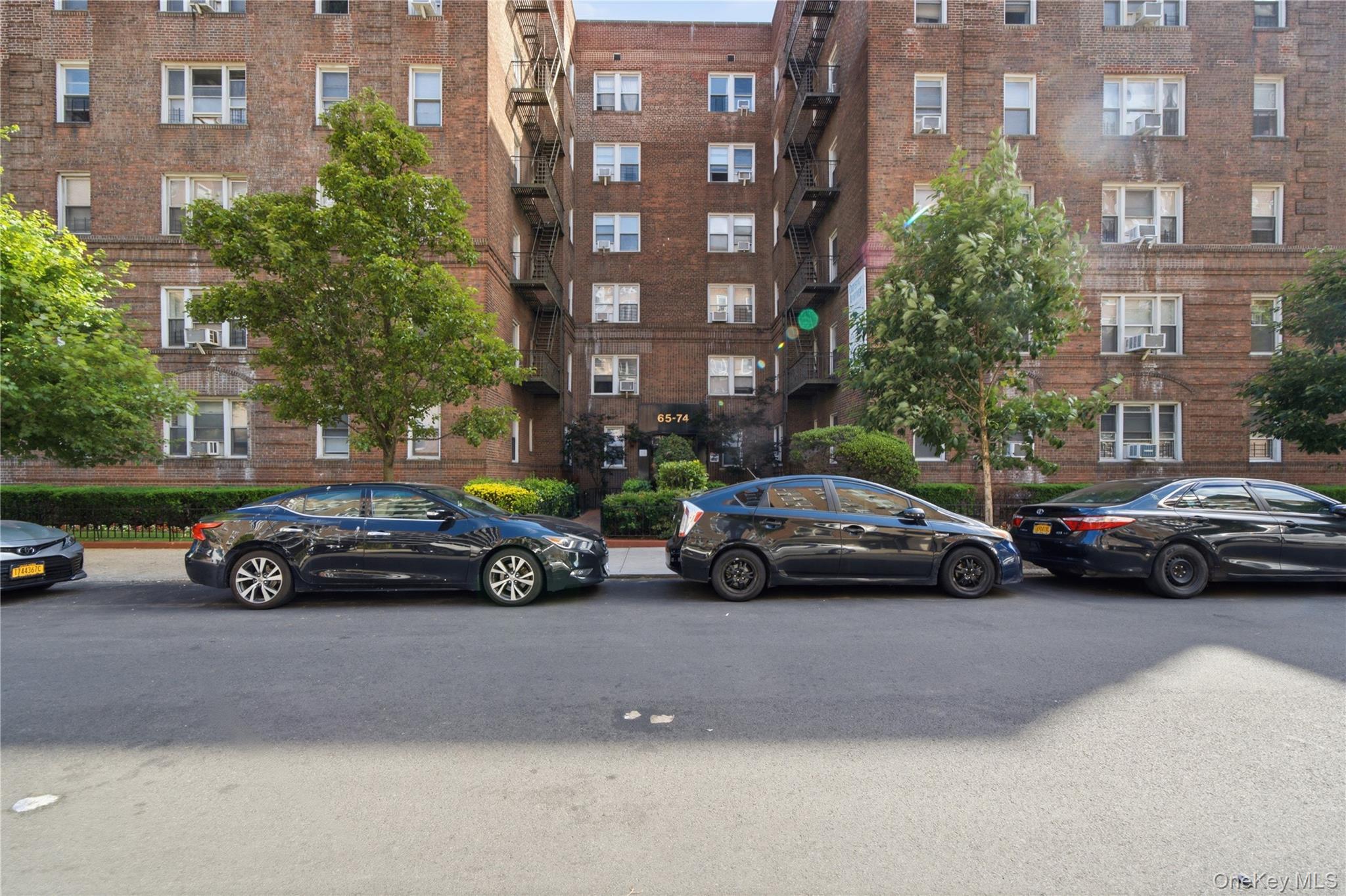 65-74 Saunders Street