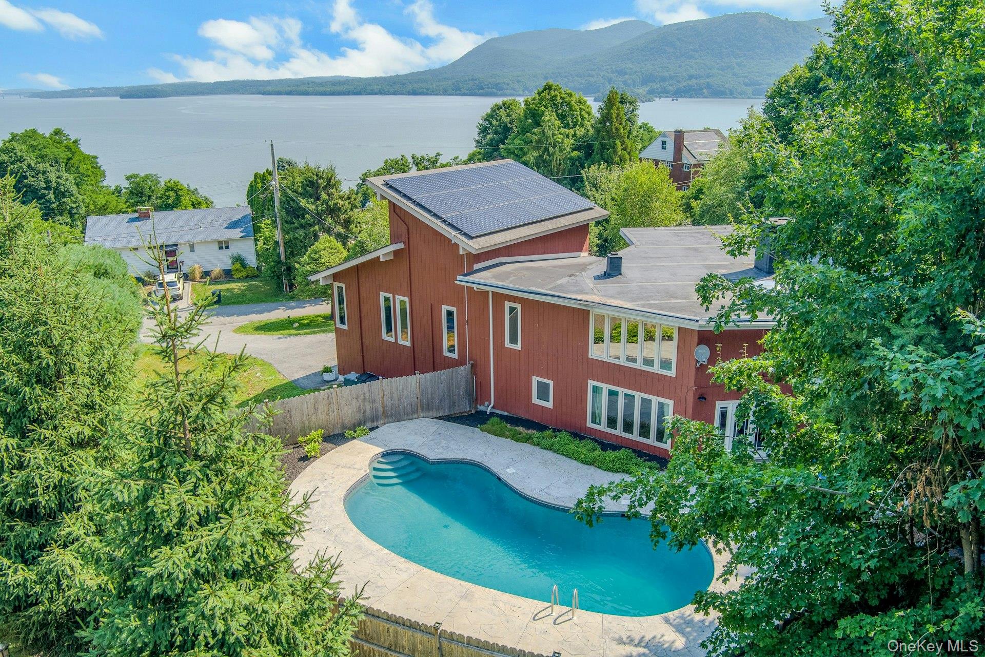 6 Grandview Avenue