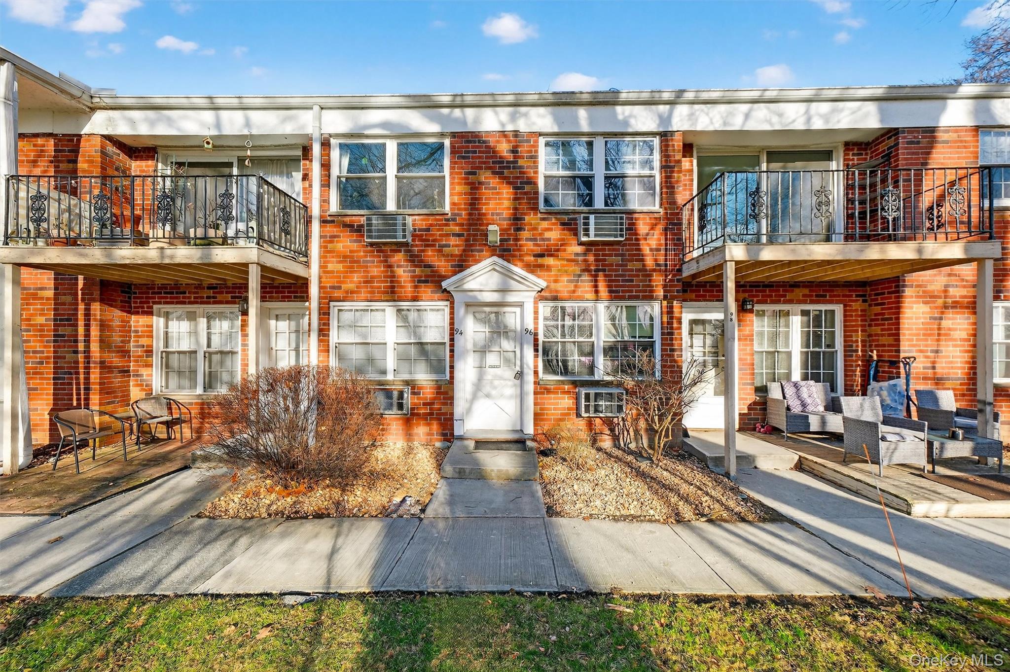 4 Colonial Road